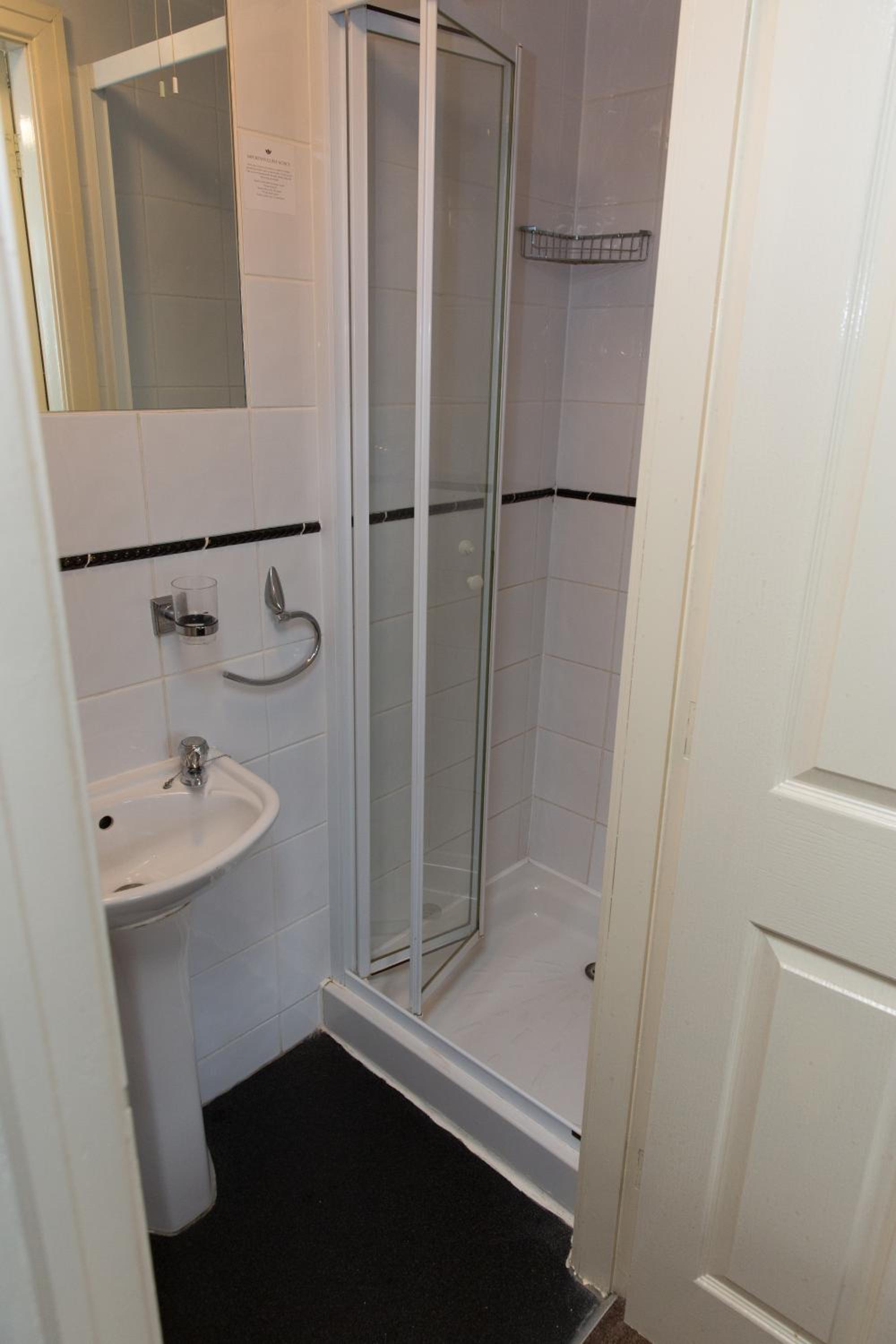 Triple Room - Photo 11