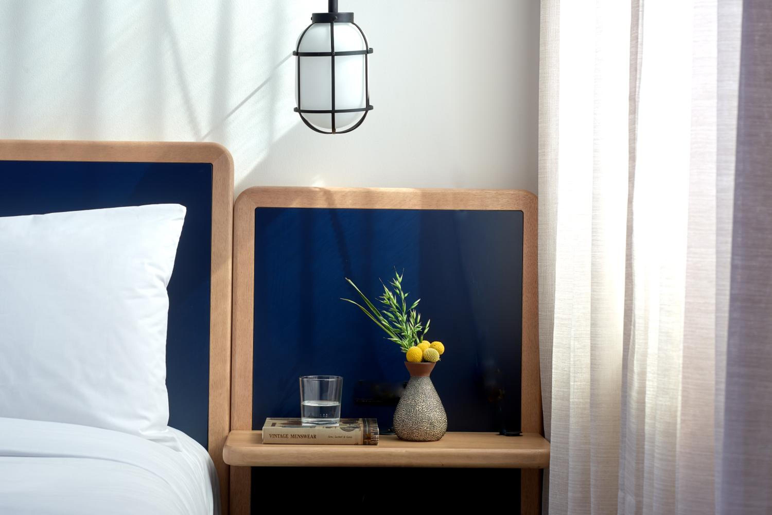 Deluxe King Room - Photo 1
