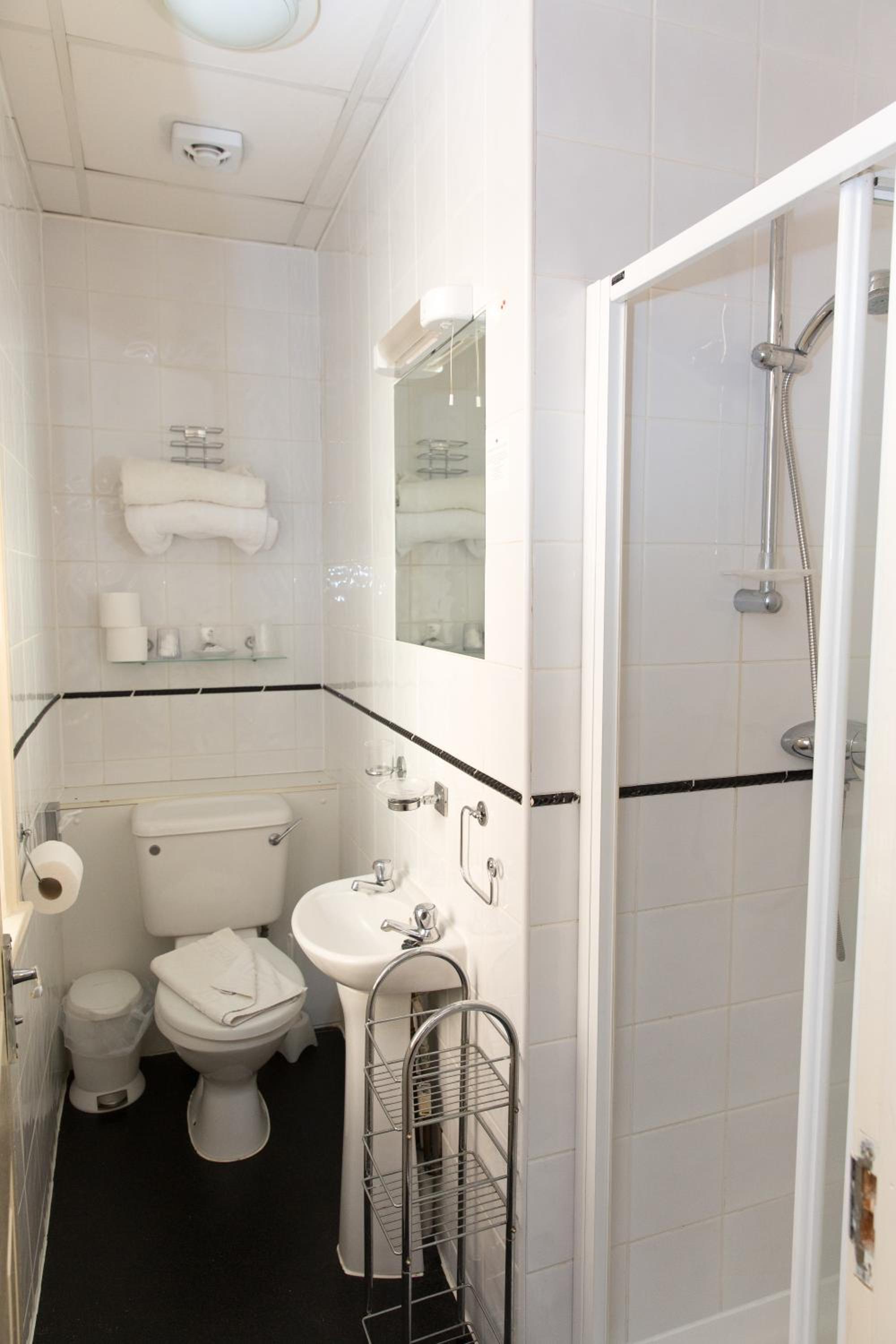 Double Room - Photo 8