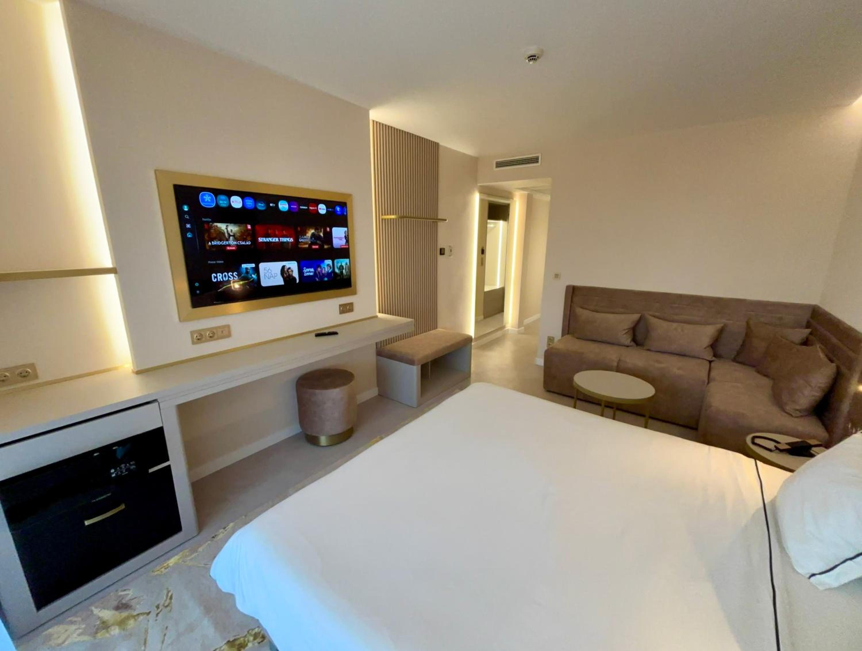 Deluxe Double or Twin Room with Pool View