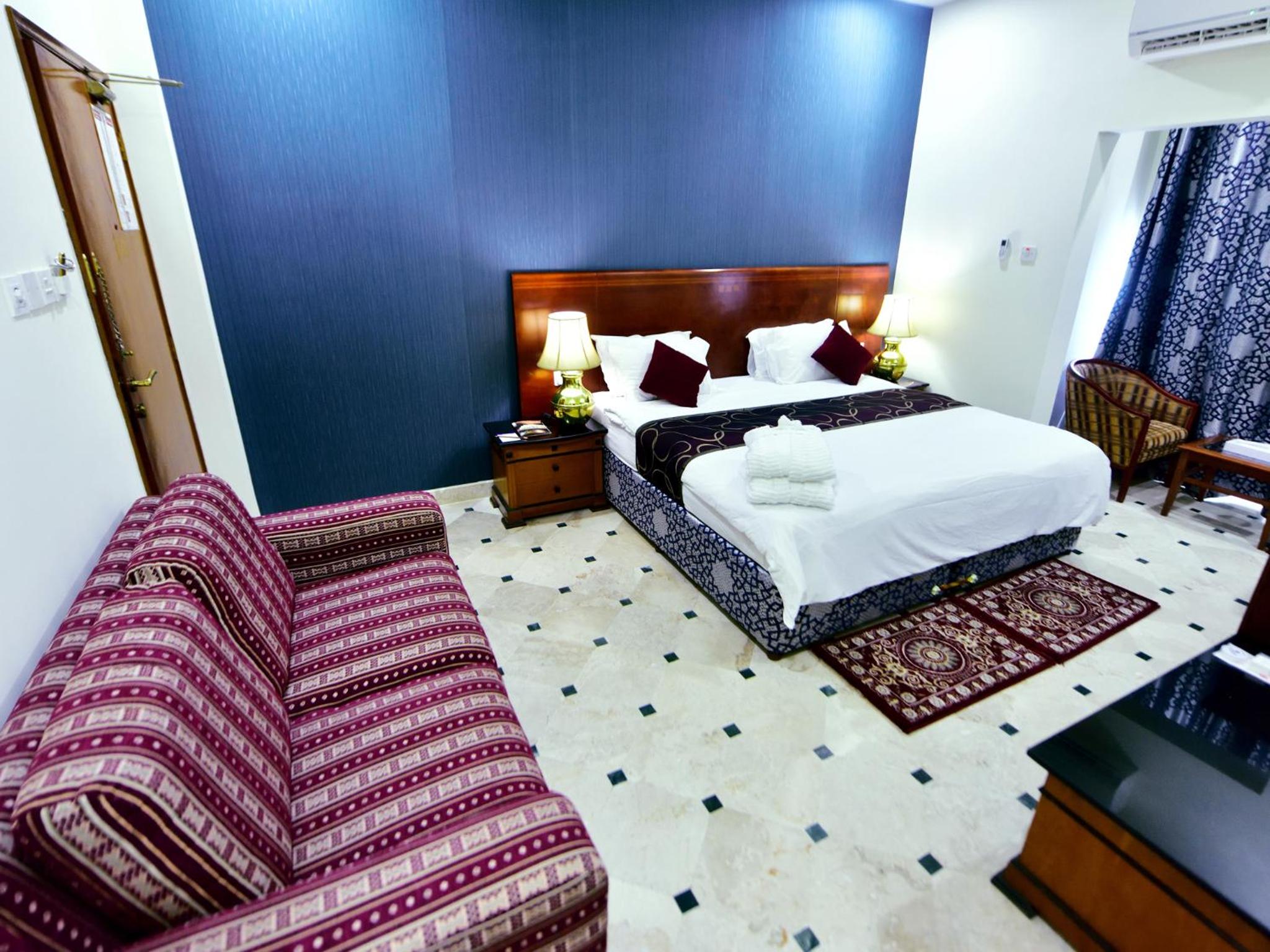 Standard King Room - Photo 7