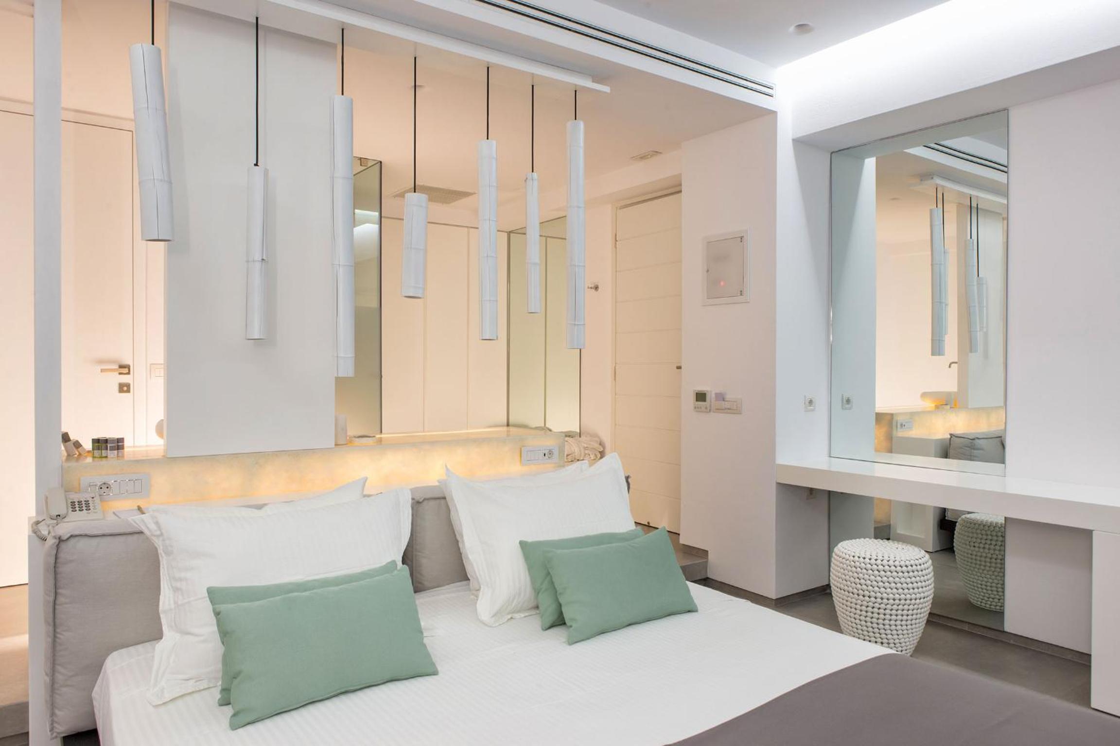 Deluxe Suite with Private Pool and Sea View - Photo 4
