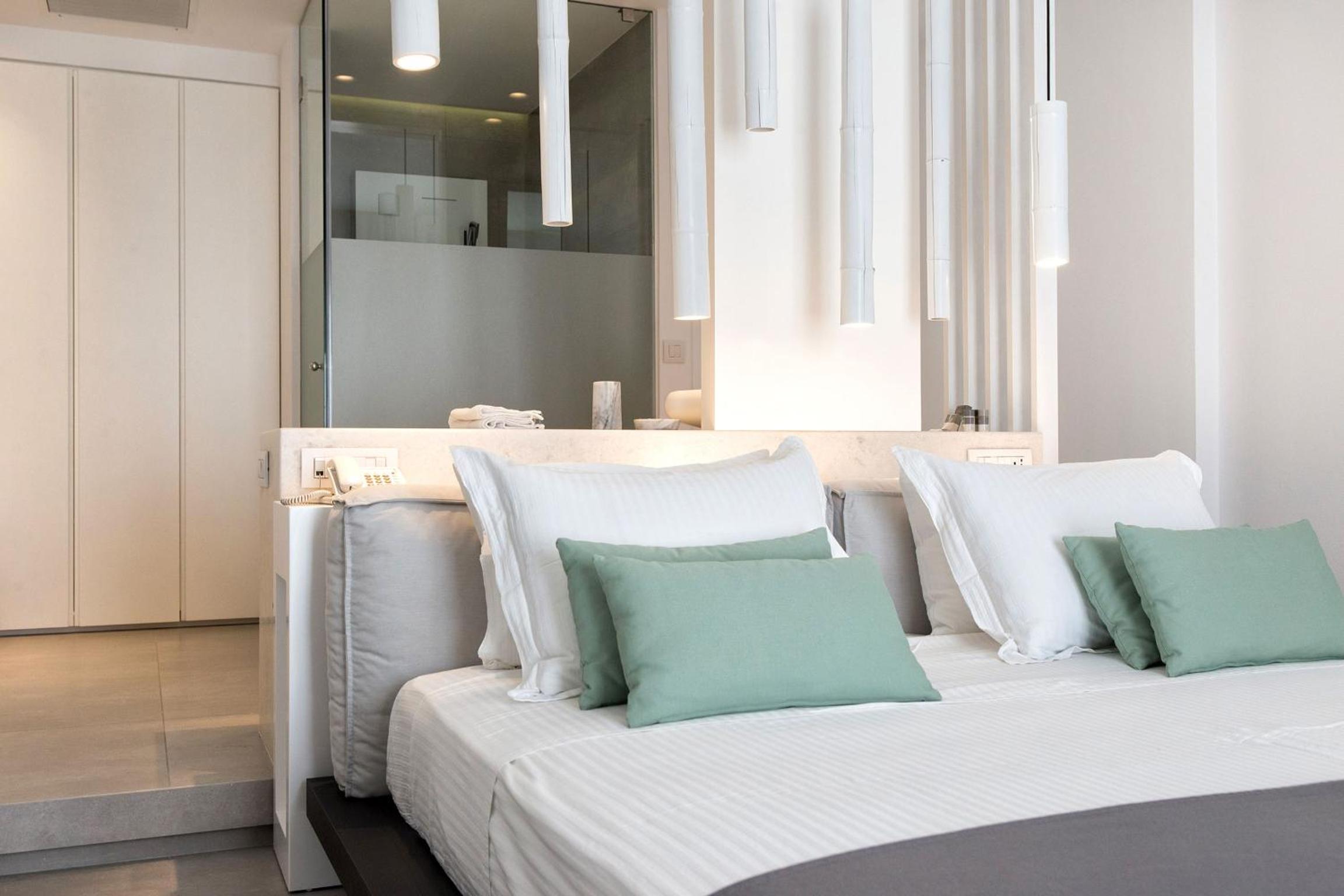 Deluxe Suite with Private Pool and Sea View - Photo 5