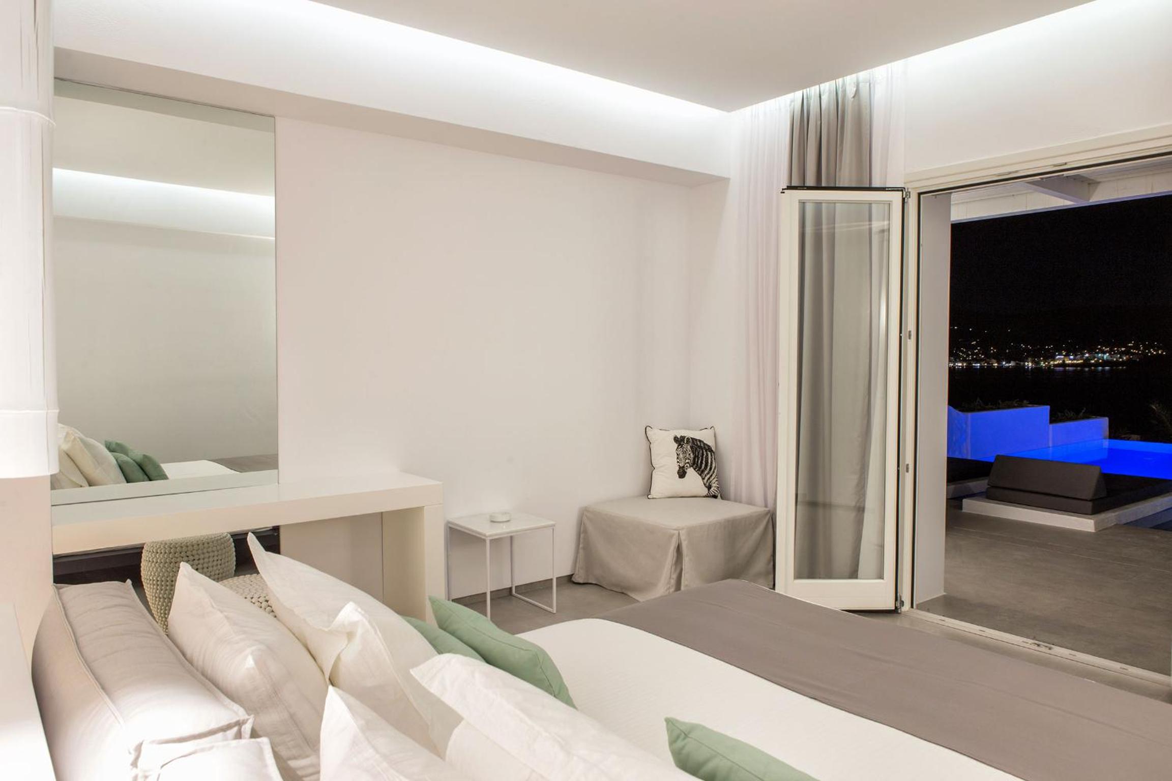 Deluxe Suite with Private Pool and Sea View - Photo 6