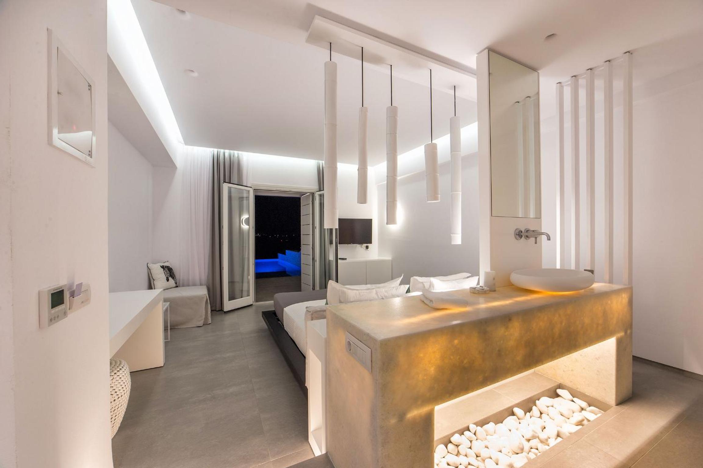 Deluxe Suite with Private Pool and Sea View - Photo 10