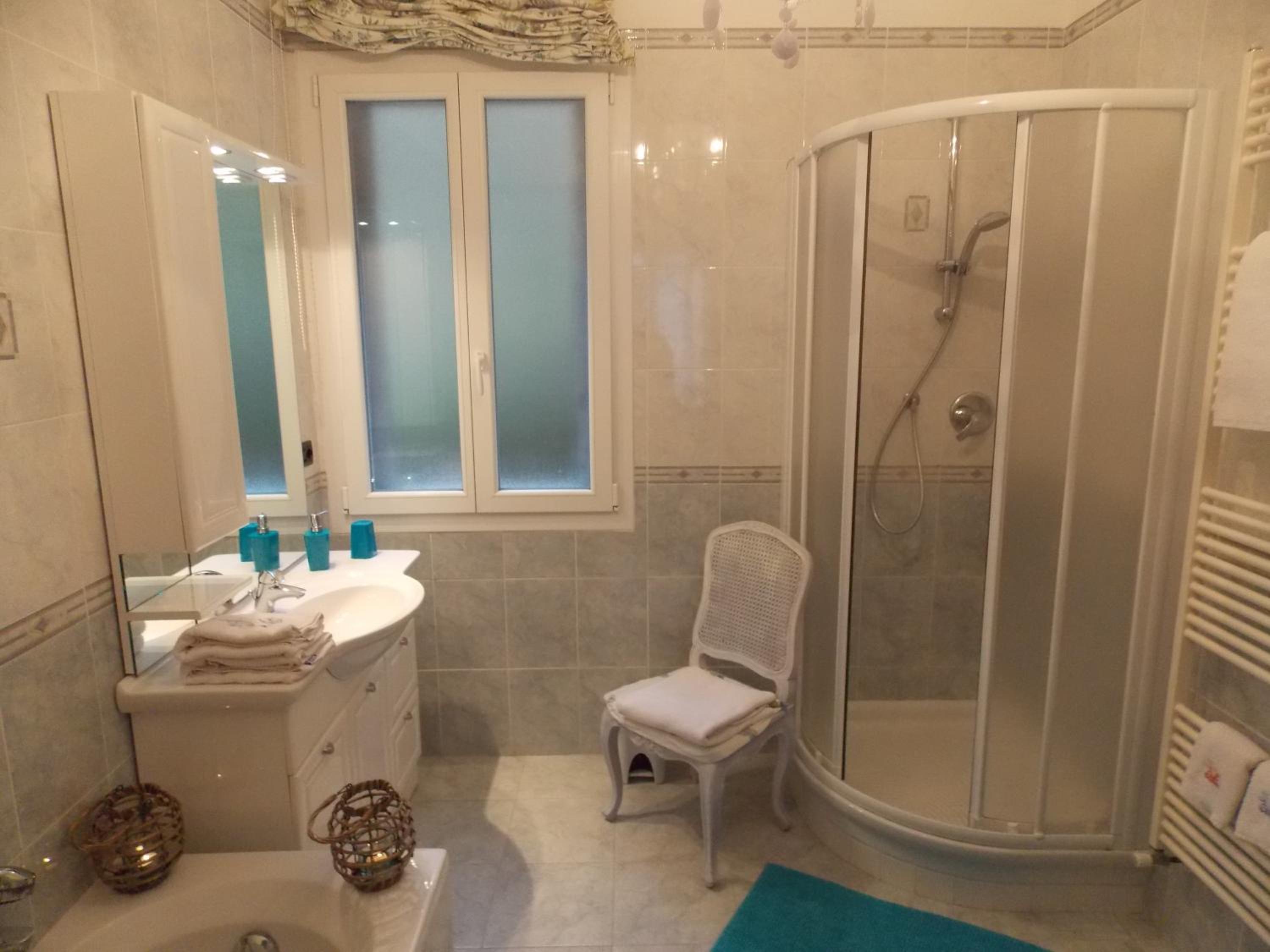 Large Double Room with Balcony photo 3