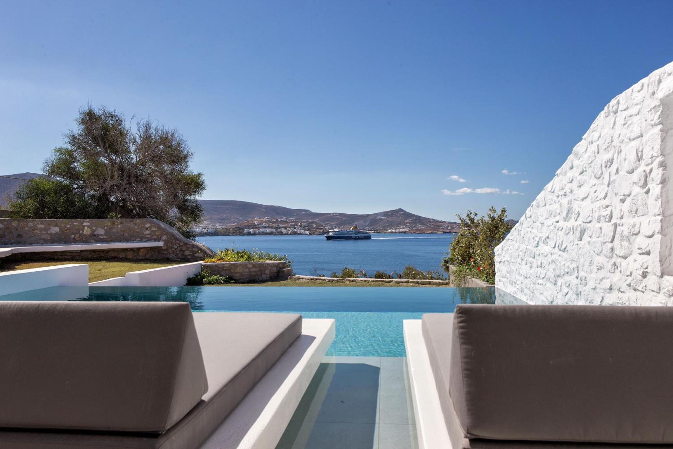 Grand Suite with Private Pool and Sea View photo 2