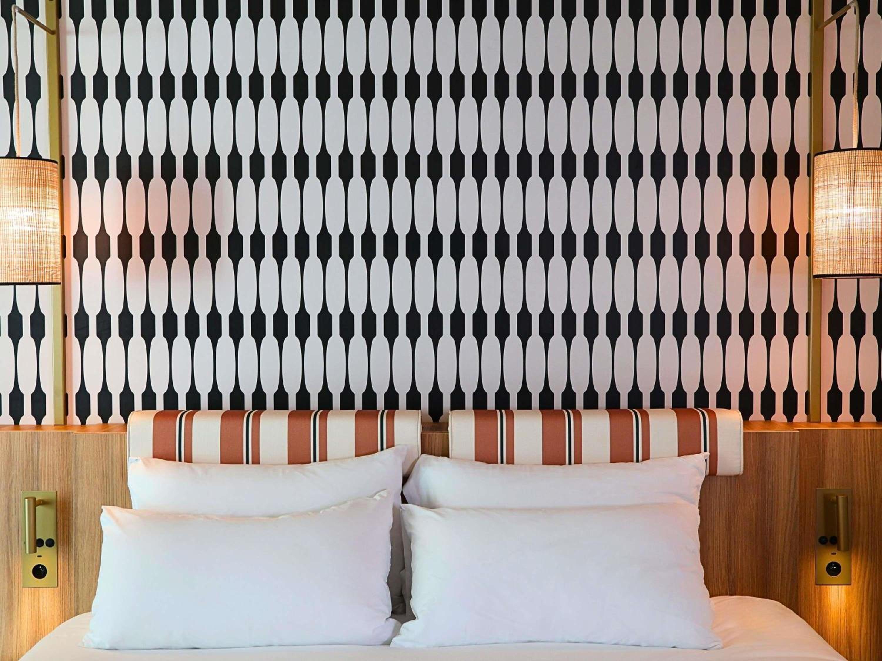 Superior Double Room with Sofa Bed and Balcony - City View photo 1
