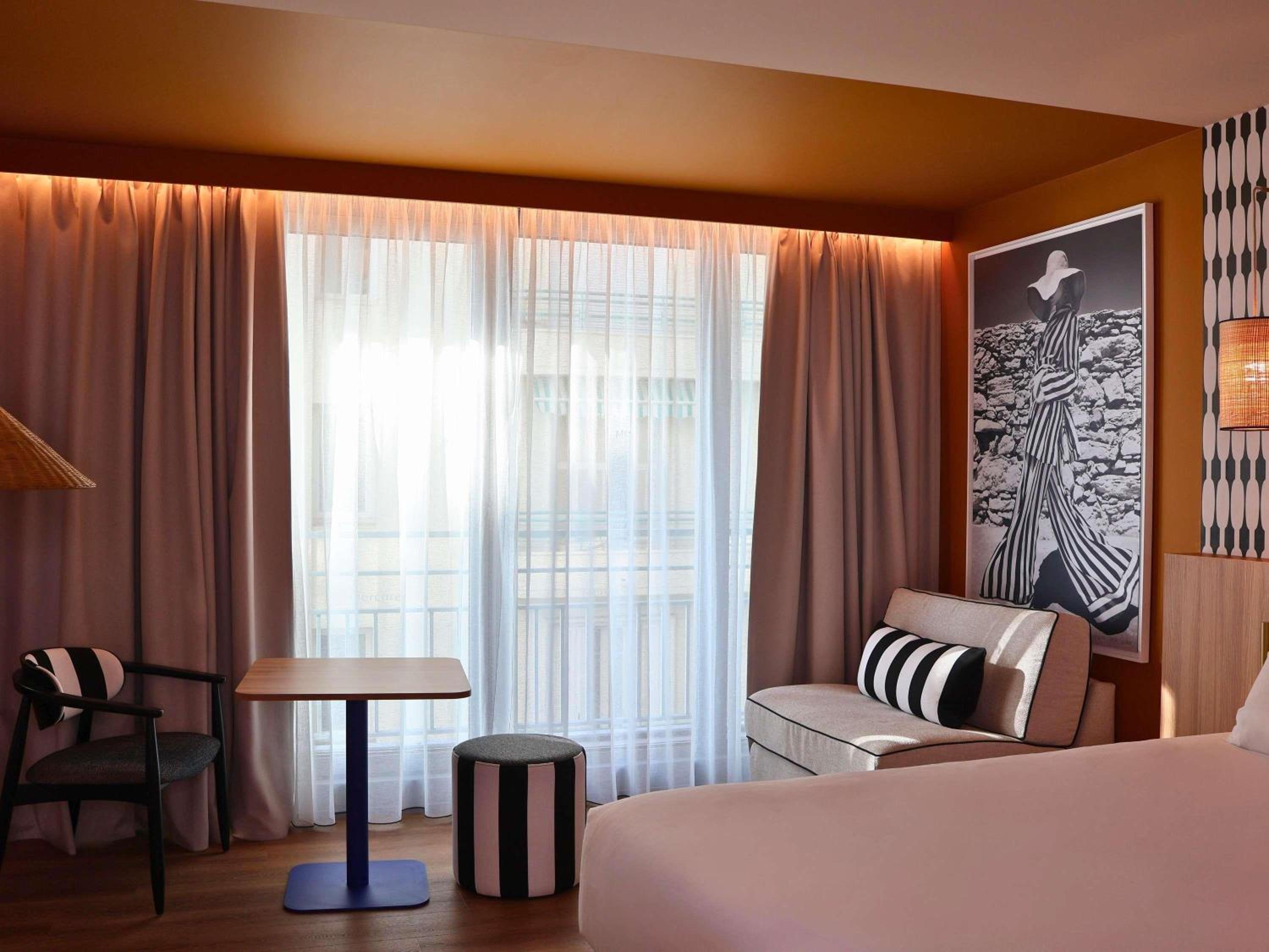 Superior Double Room with Sofa Bed and Balcony - City View photo 3