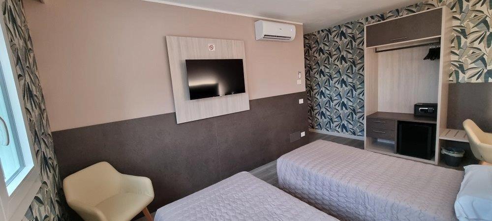 Deluxe Twin Room photo 3