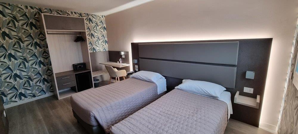 Deluxe Twin Room photo 2