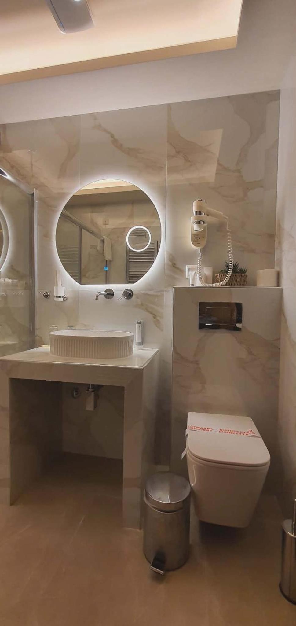 Deluxe Double Room with Shower photo 3
