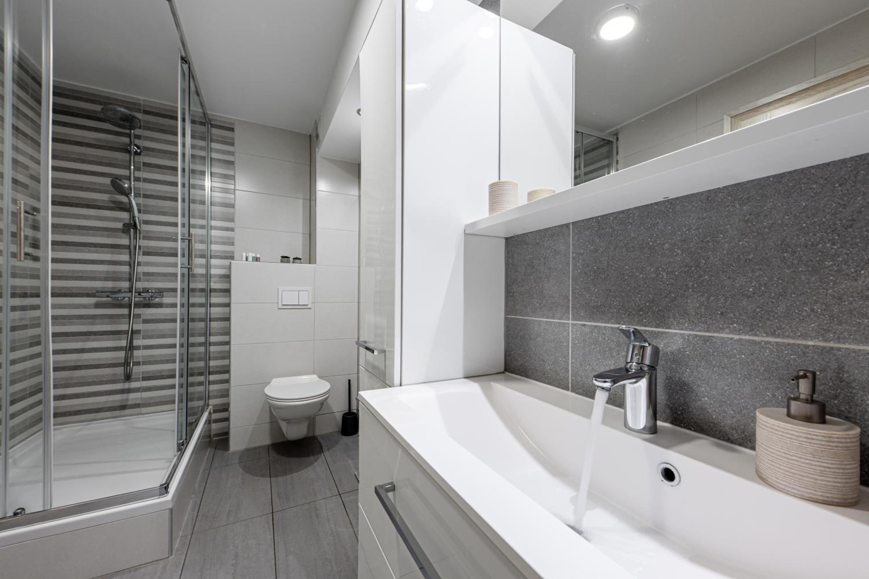 Two-Bedroom Apartment with Balcony and Sea View photo 3