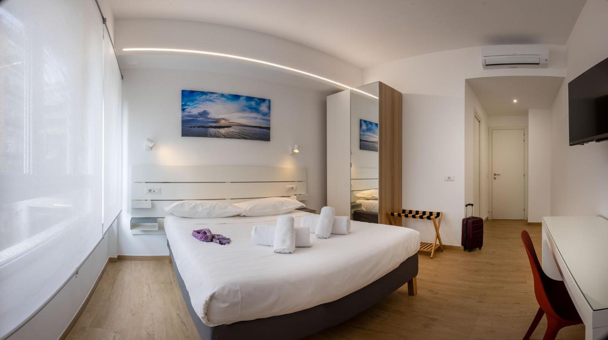 Deluxe Double Room with Shower