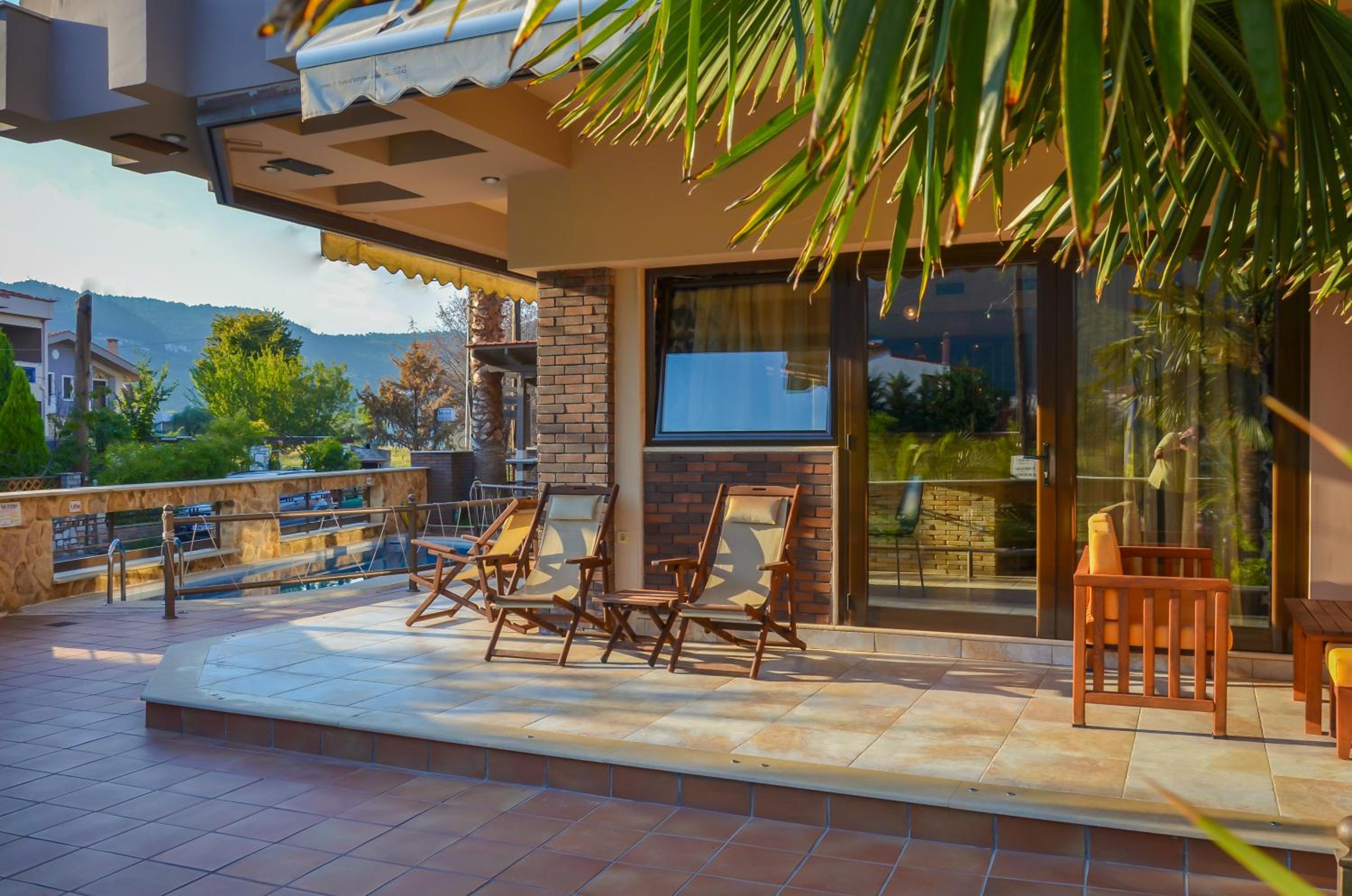 Deluxe Suite with Private Pool - Photo 2