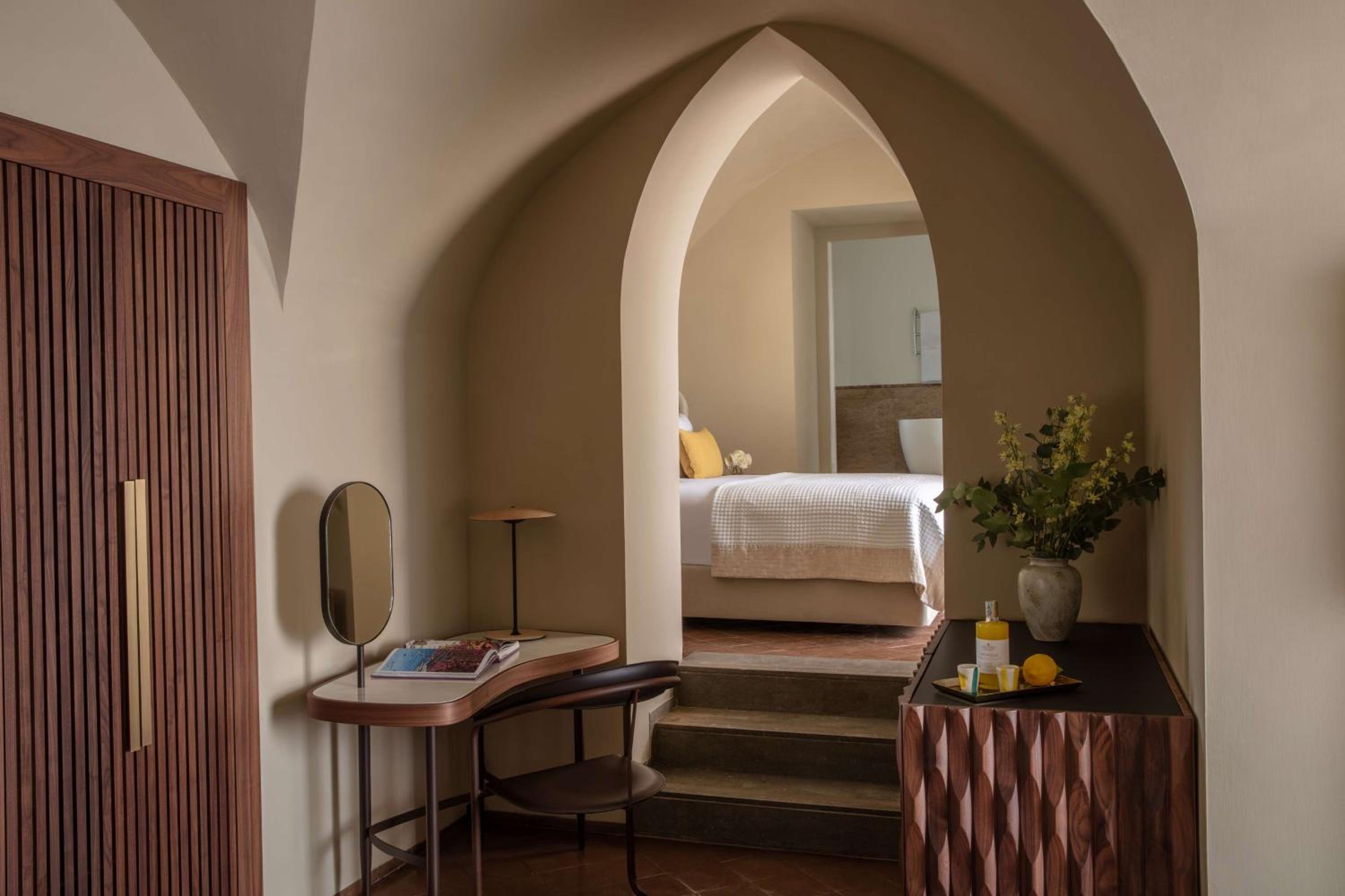 Anantara Sea view Suite with Extra Bed (2 Adults + 2 Child)