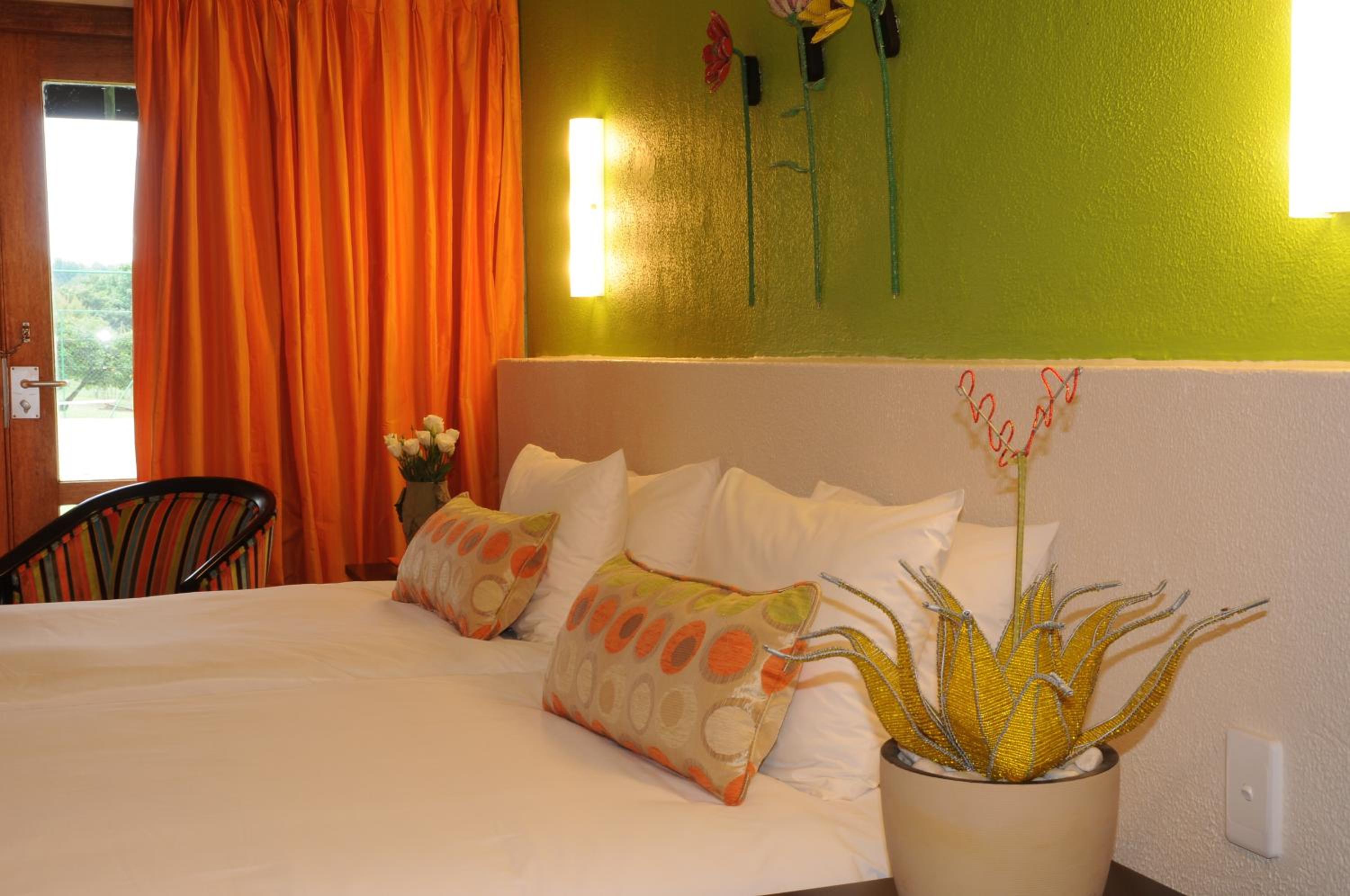 Standard Room with twin beds - Photo 8