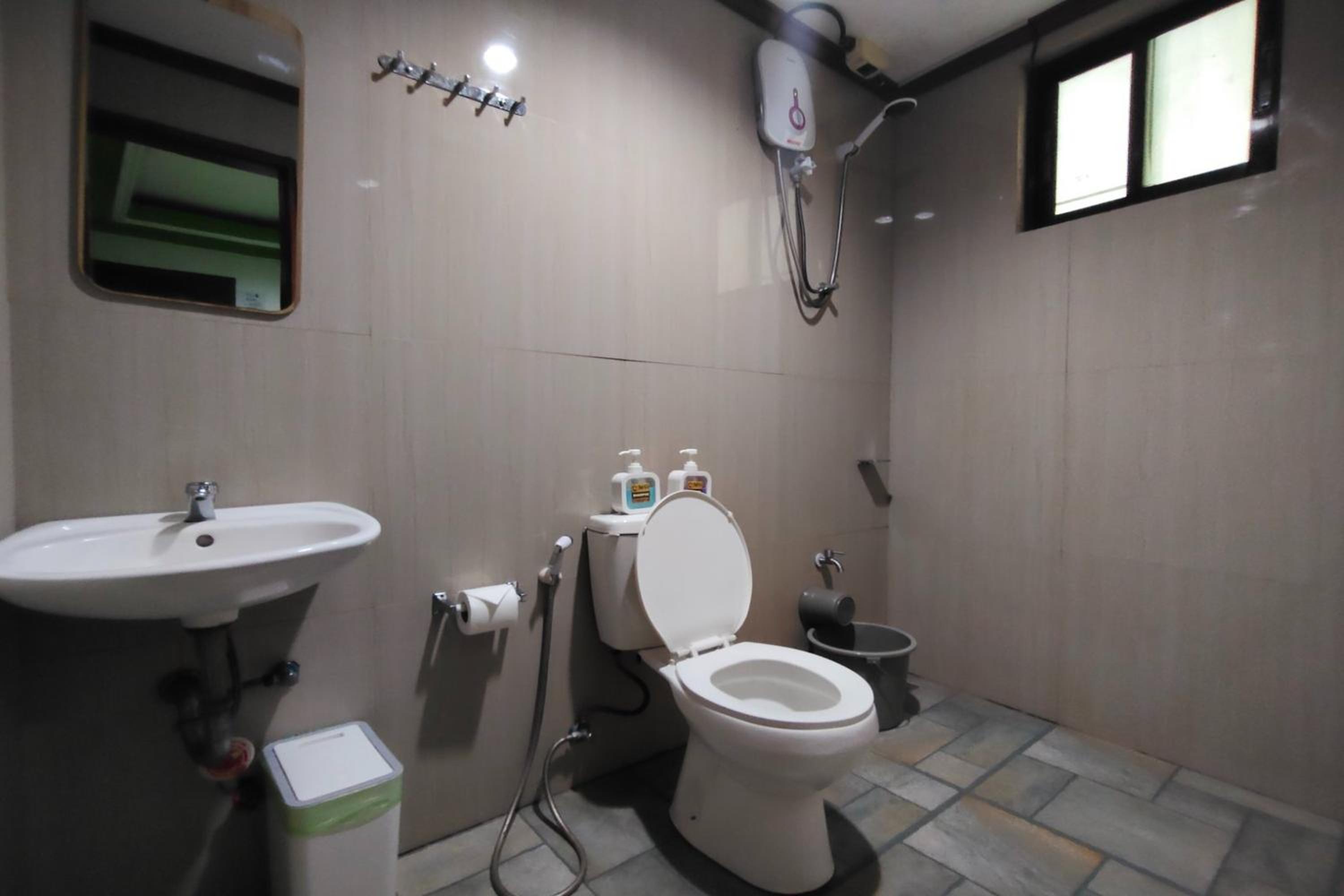 Family Room with Private Bathroom photo 1
