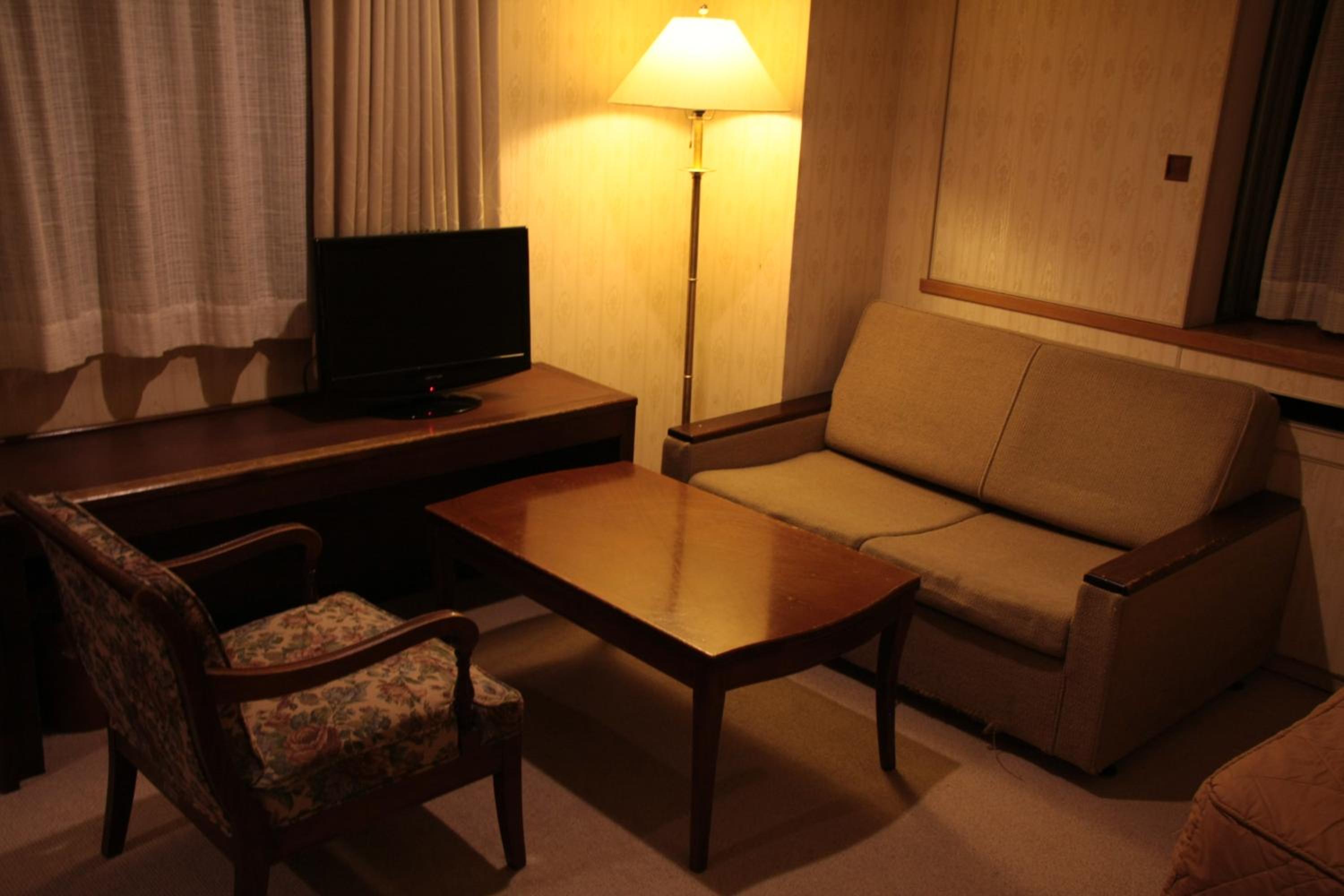 Twin Room - Non Smoking thumbnail 5