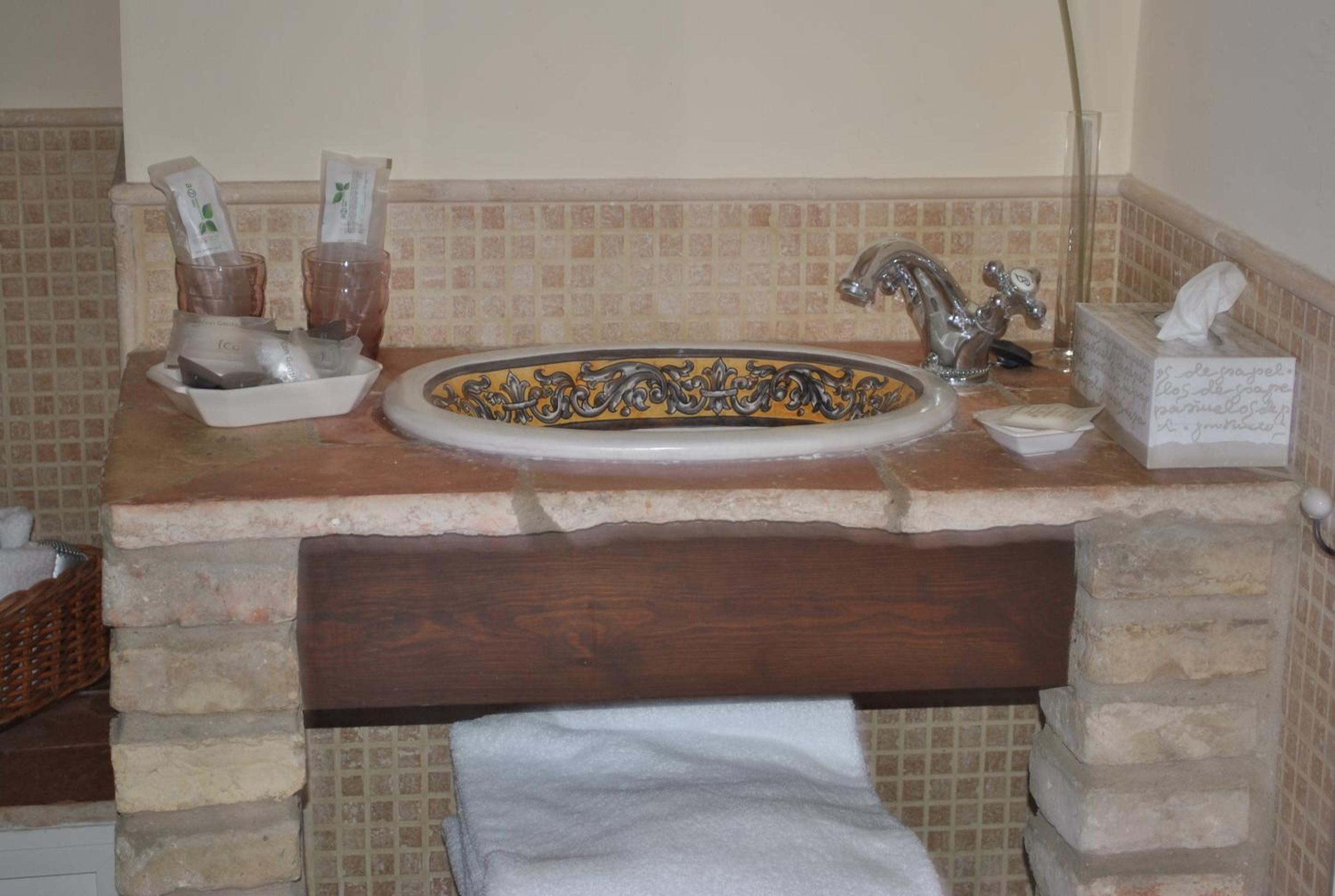 Suite - Photo 3