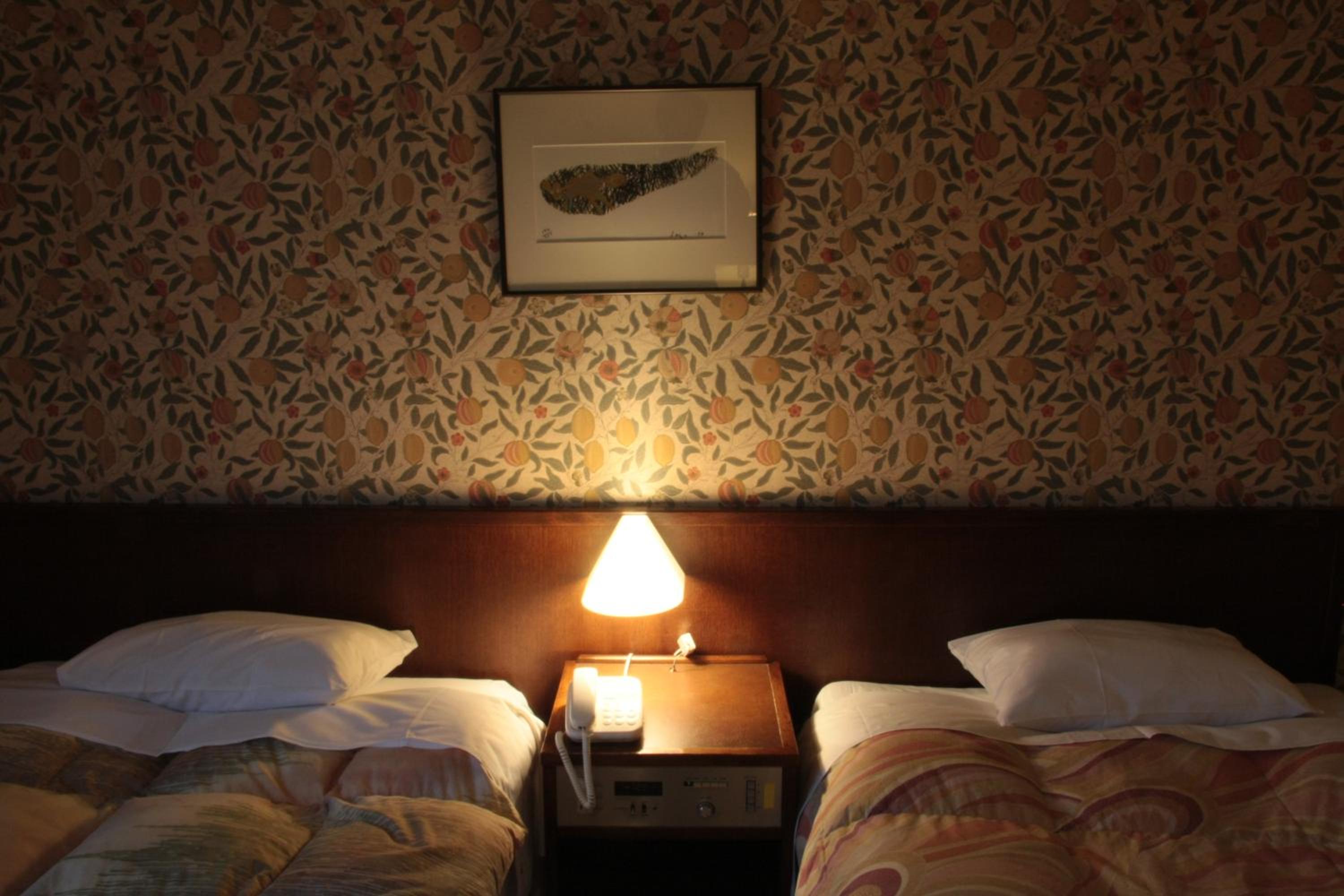 Twin Room - Non Smoking thumbnail 6