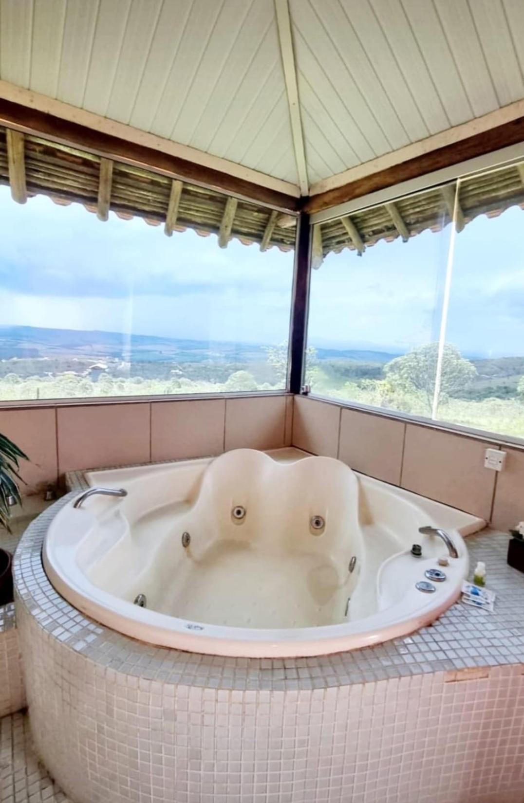 Suite with Hot Tub - Photo 4