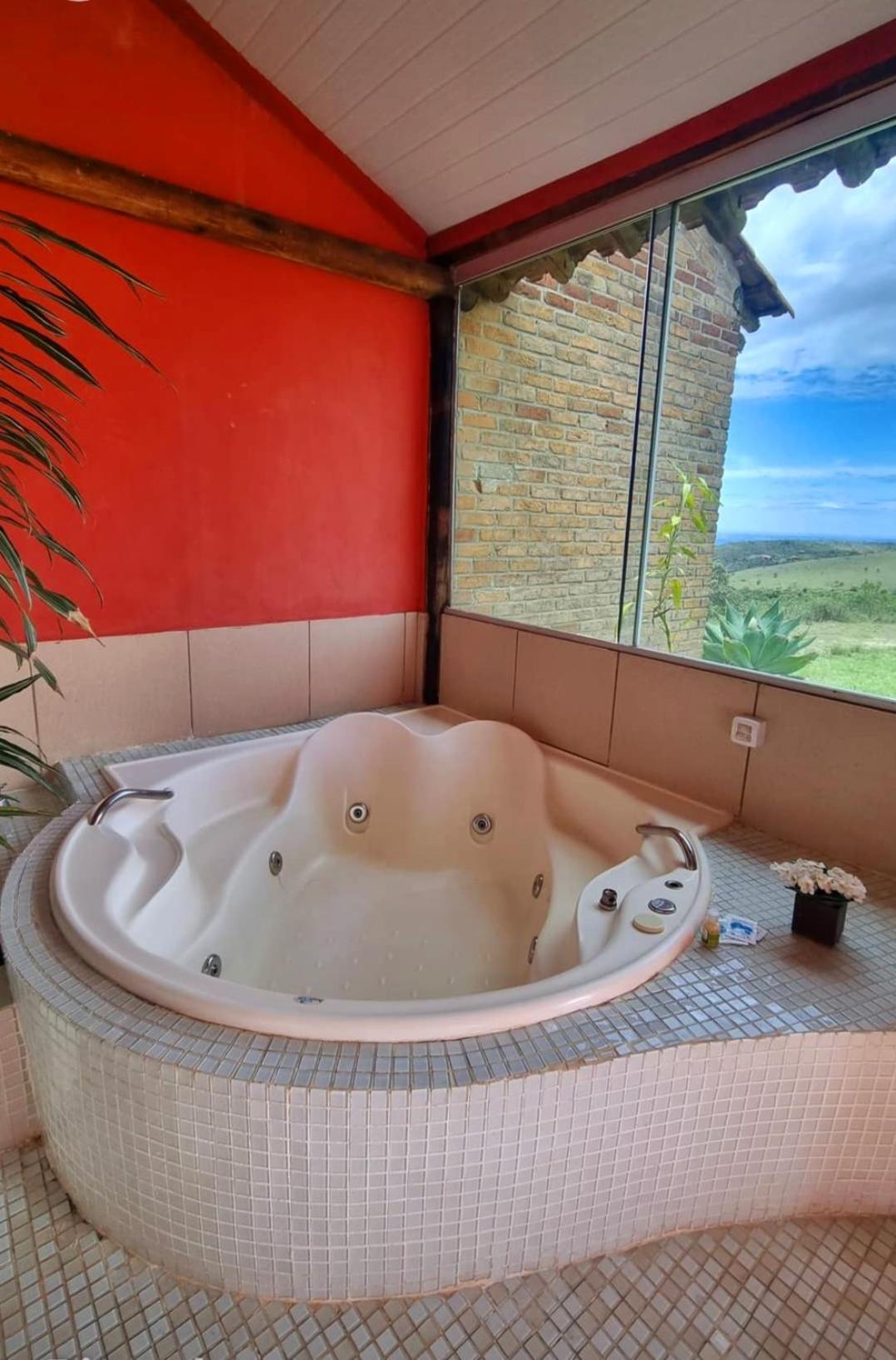 Suite with Hot Tub photo 3