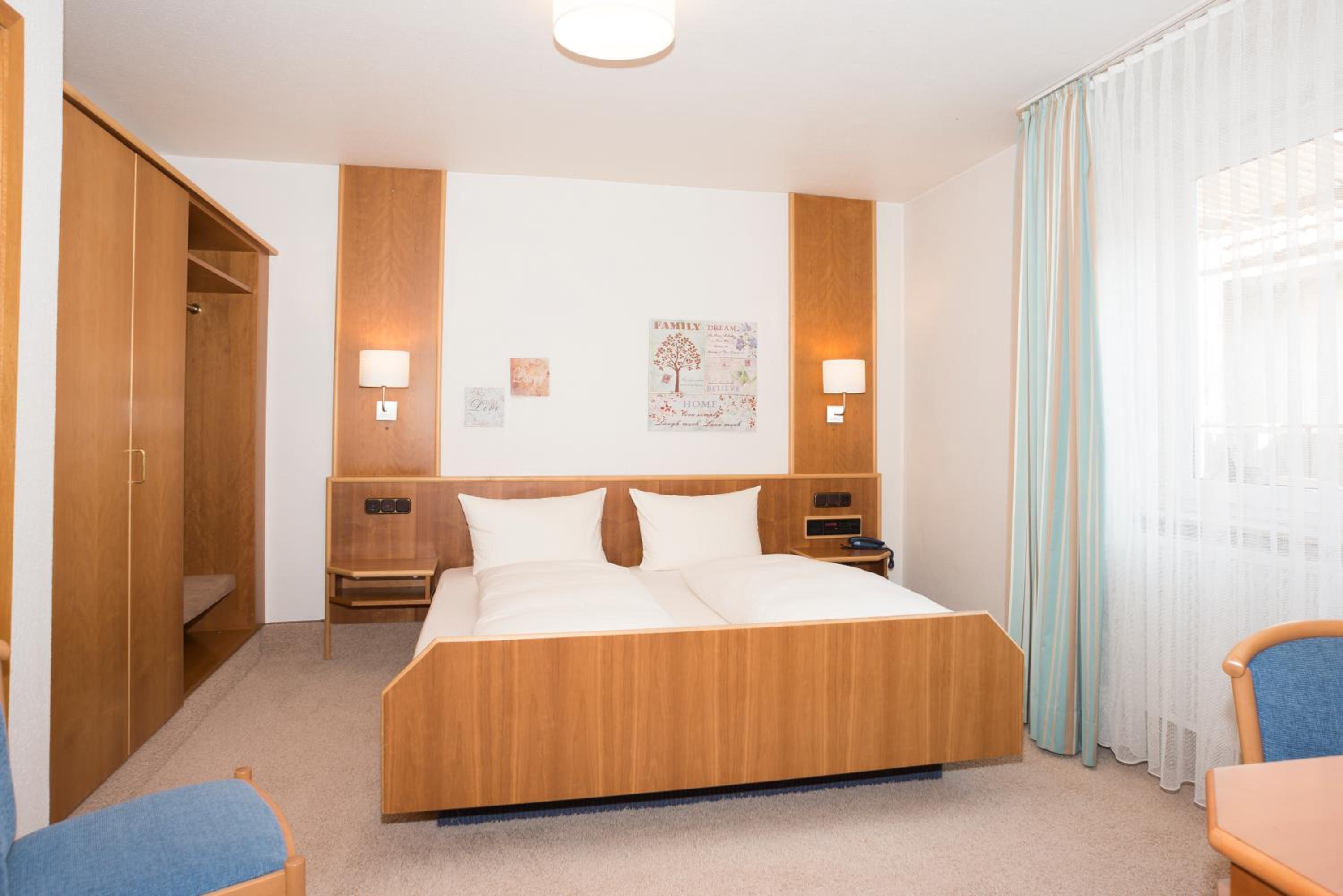 Small Double Room - Photo 2
