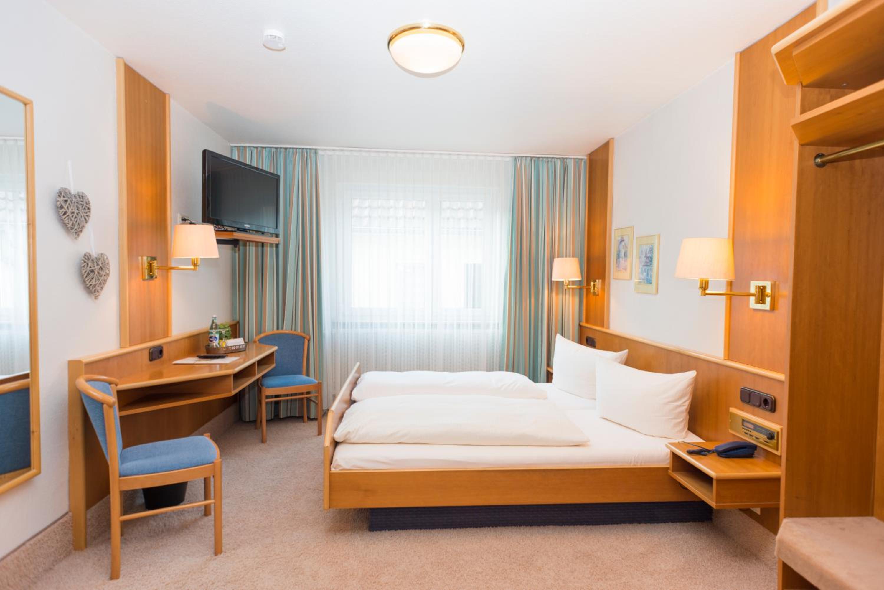Small Double Room - Photo 1