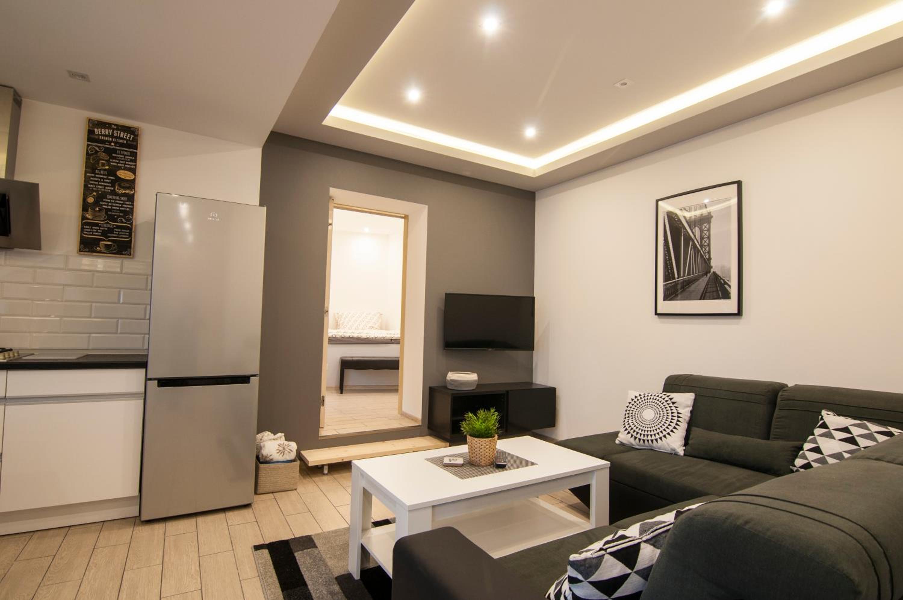 One-Bedroom Apartment photo 1