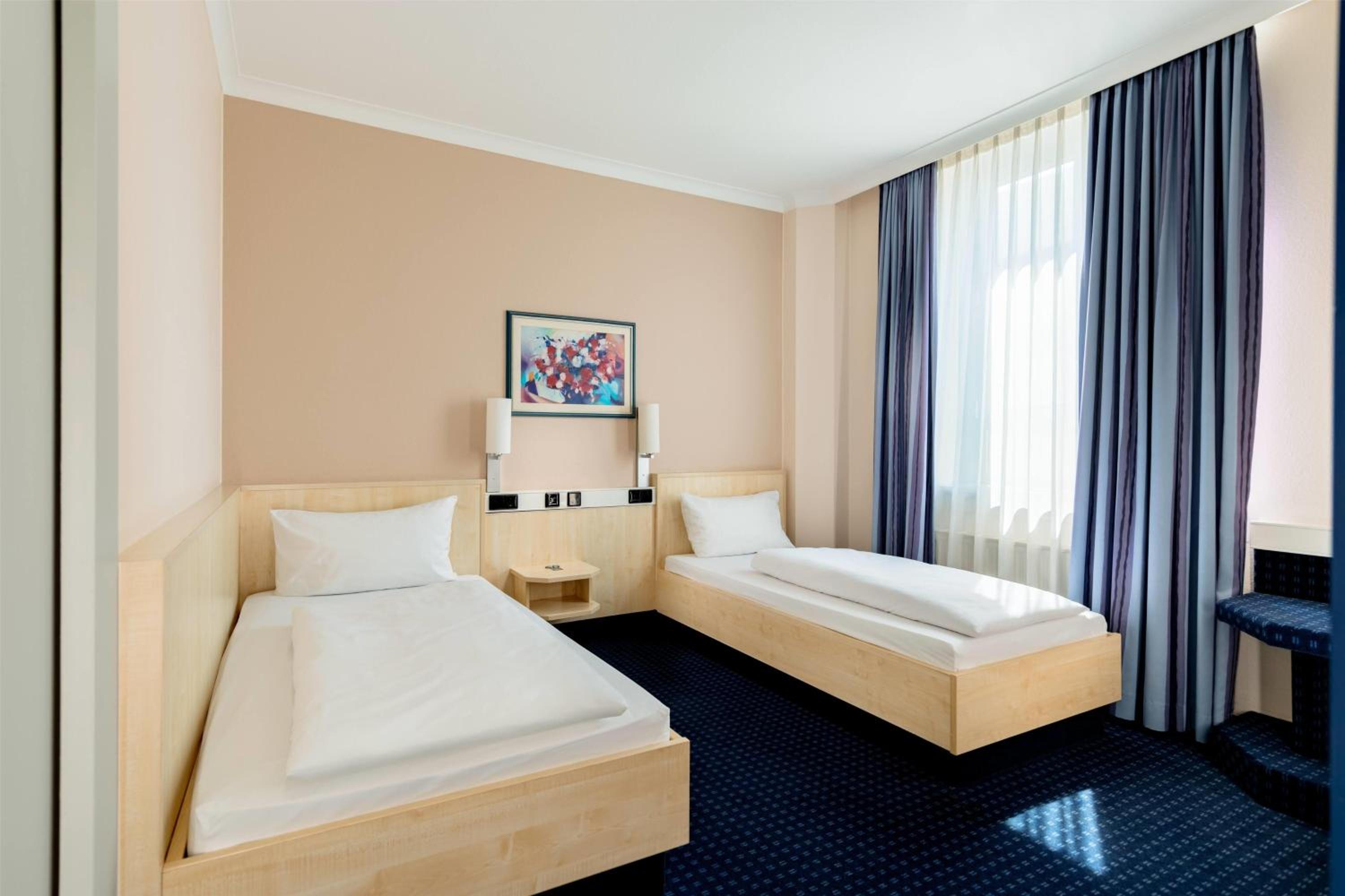 Twin Room - Disability Access photo 1