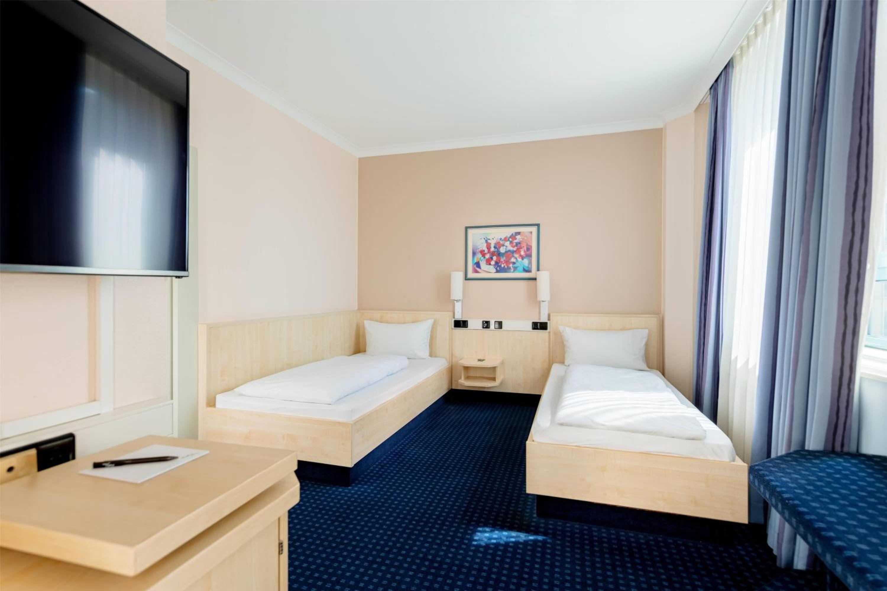 Twin Room - Disability Access photo 2
