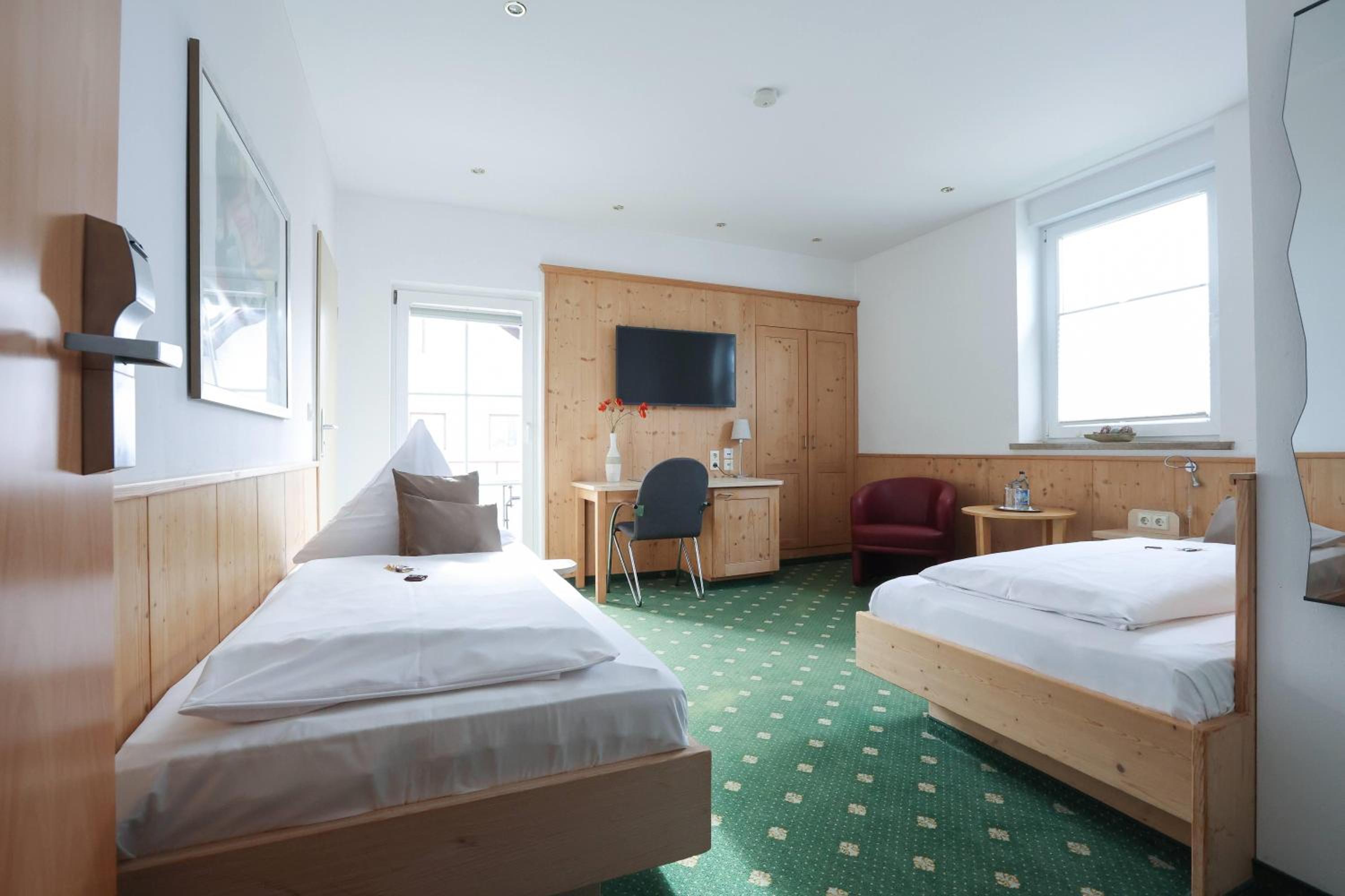 Standard Twin Room photo 2