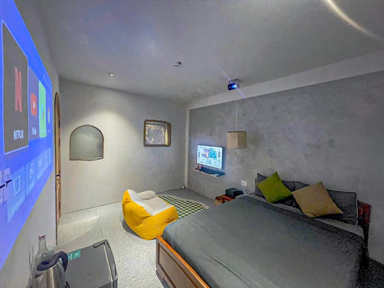 Deluxe King Room photo 1