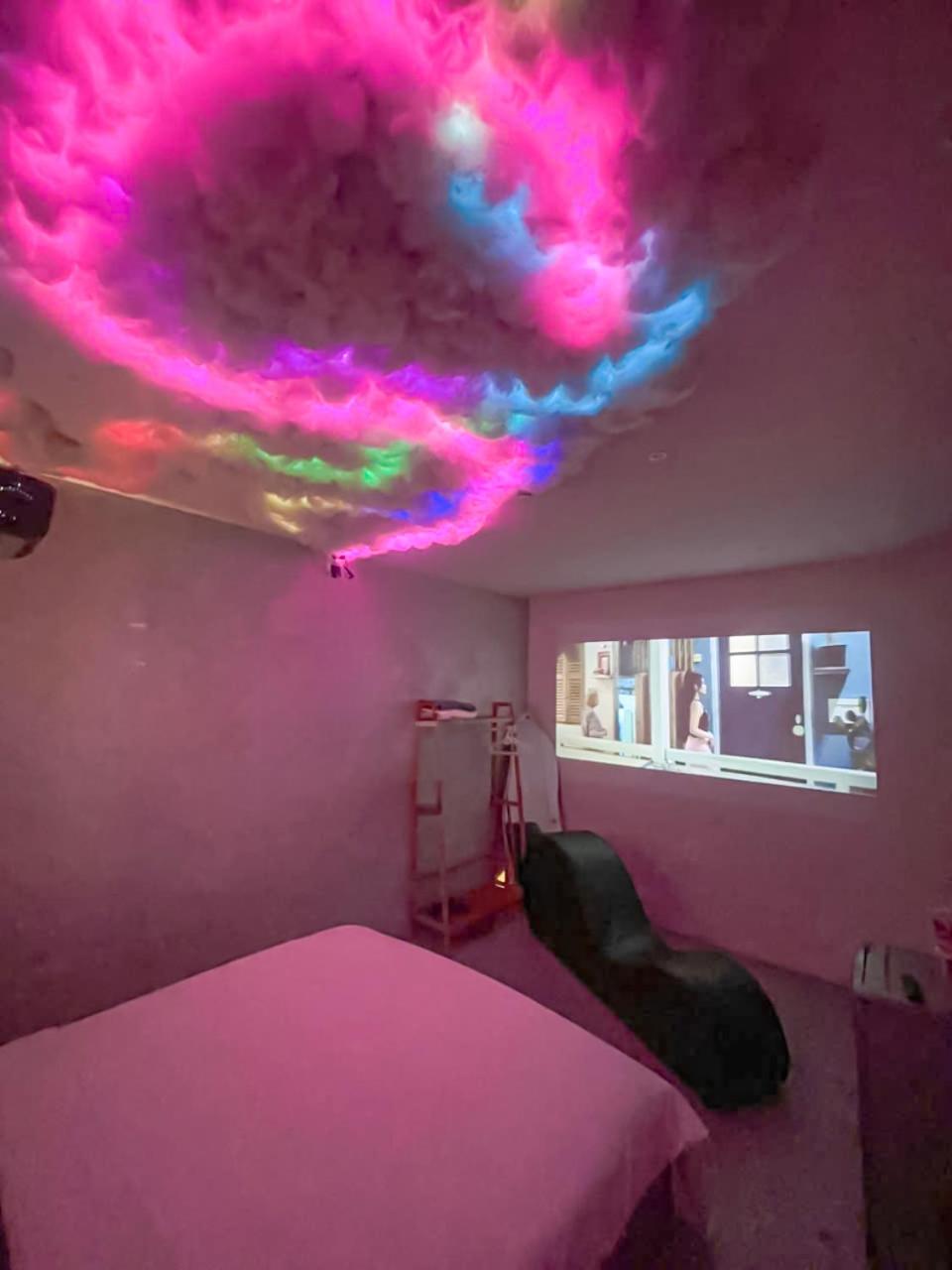 Deluxe King Room photo 2