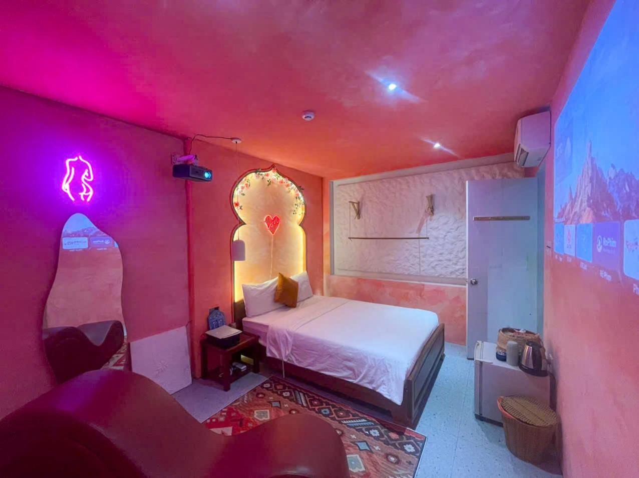 Deluxe King Room photo 3