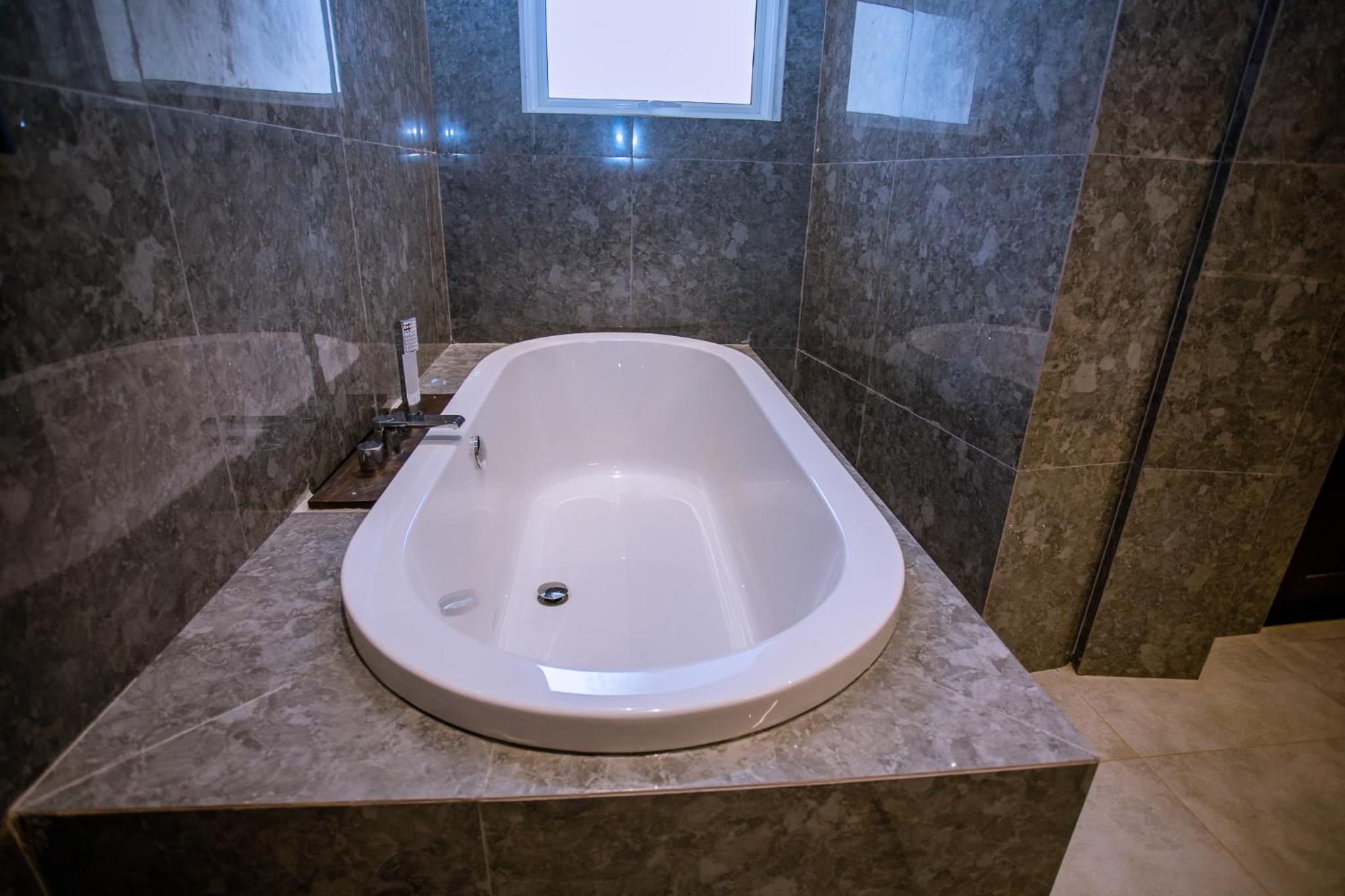 King Suite with Ocean View - Photo 10