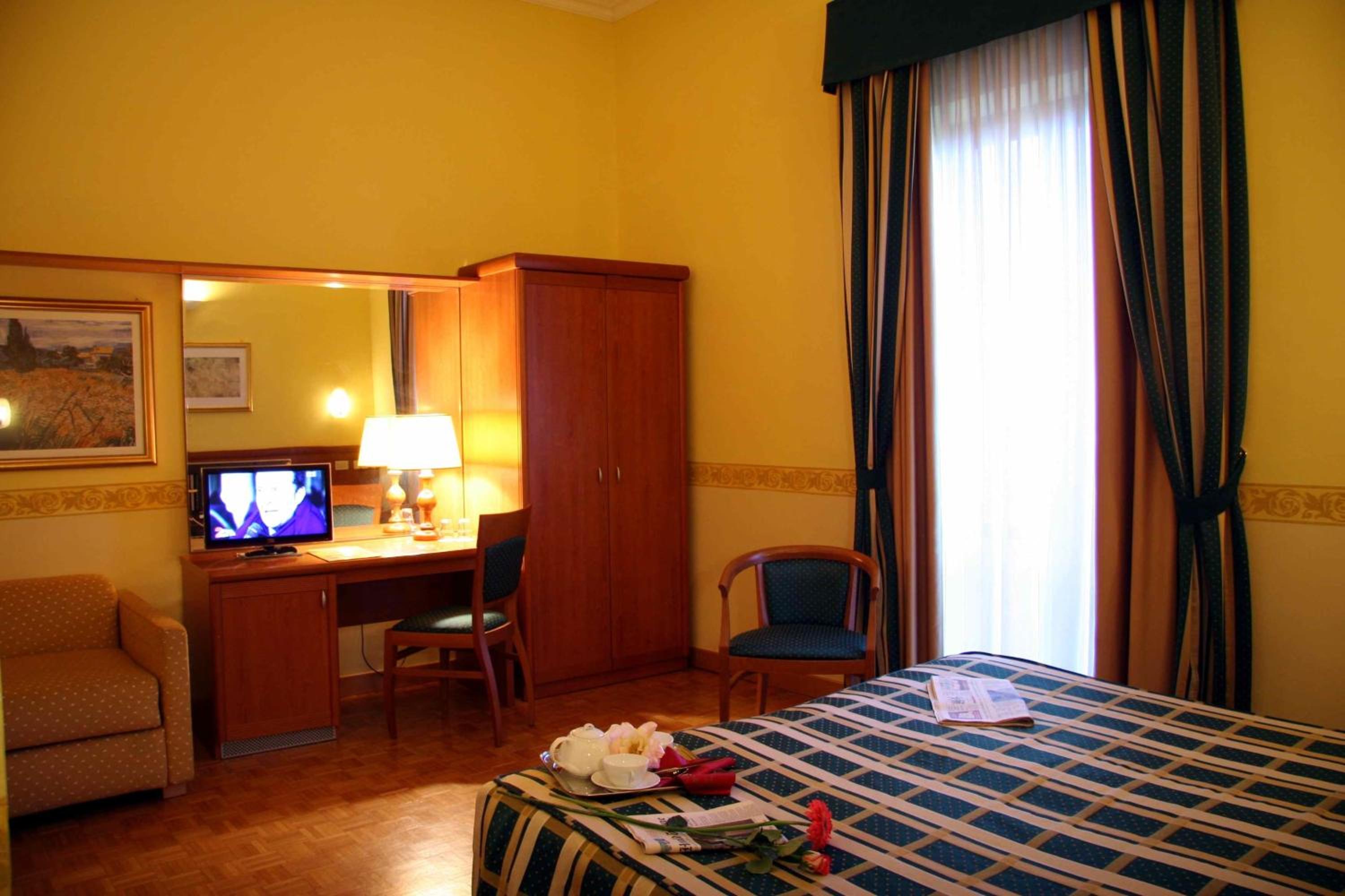 Double Room - Photo 6