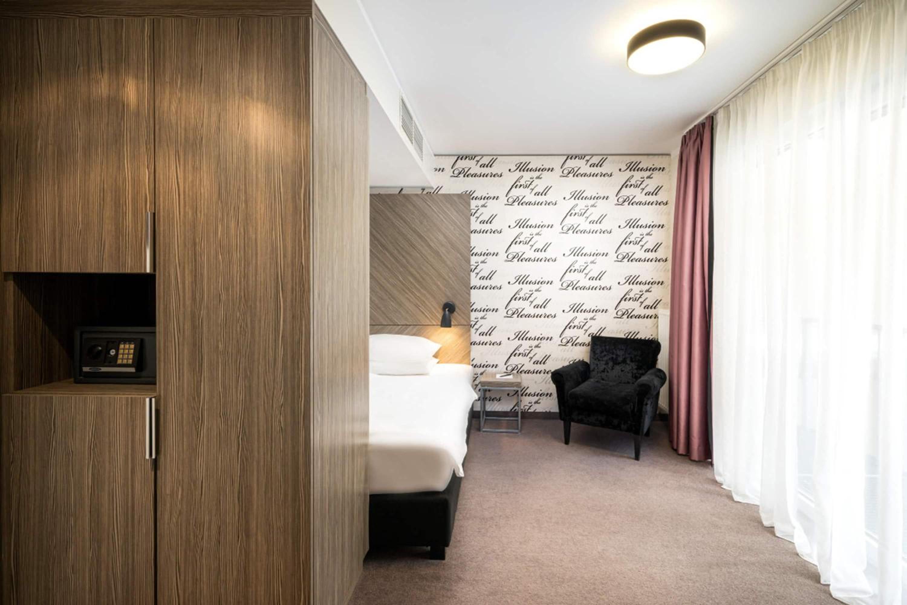 Standard Double Room photo 2