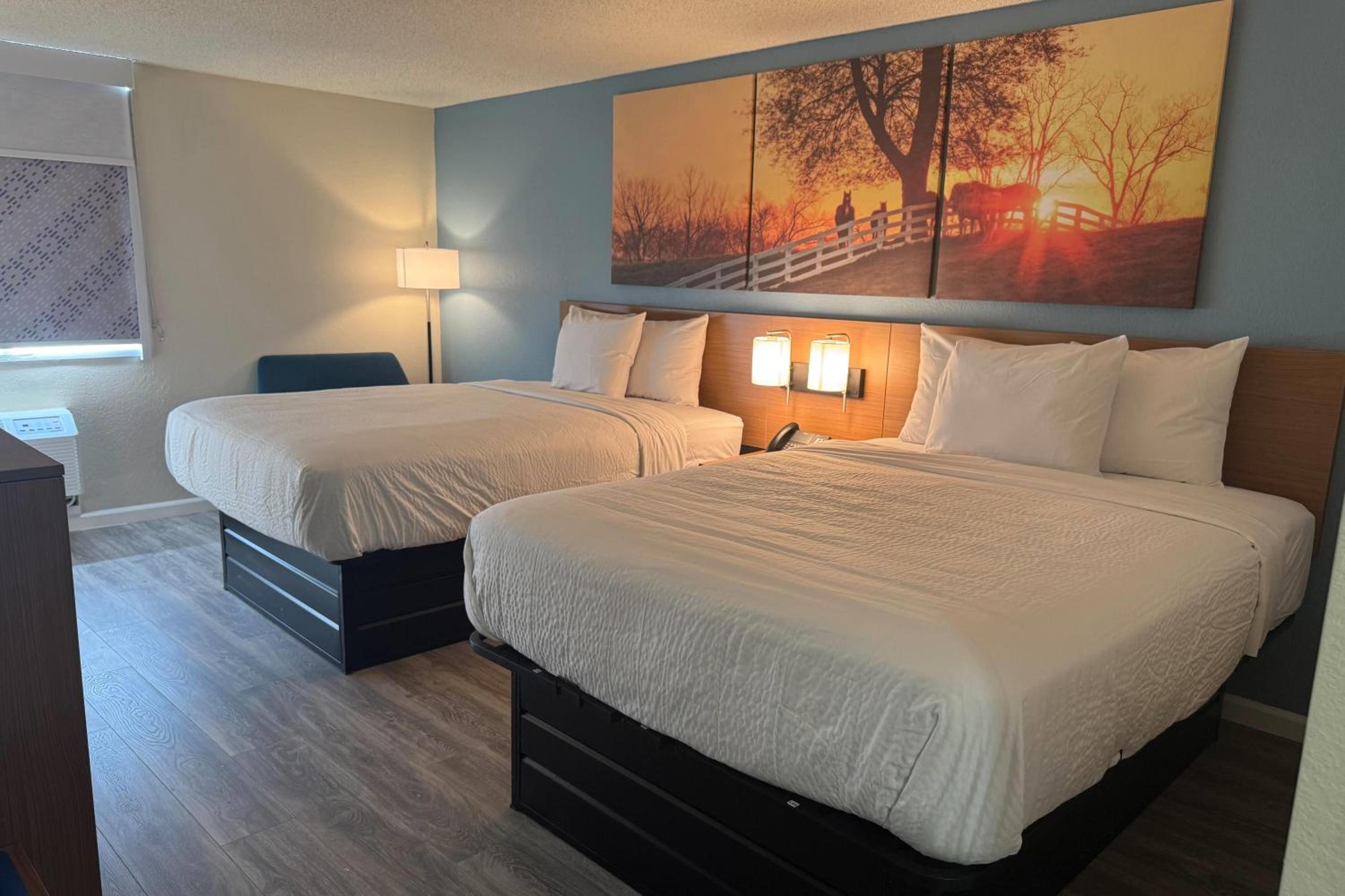 Queen Room with Two Queen Beds - Non-Smoking - Photo 1