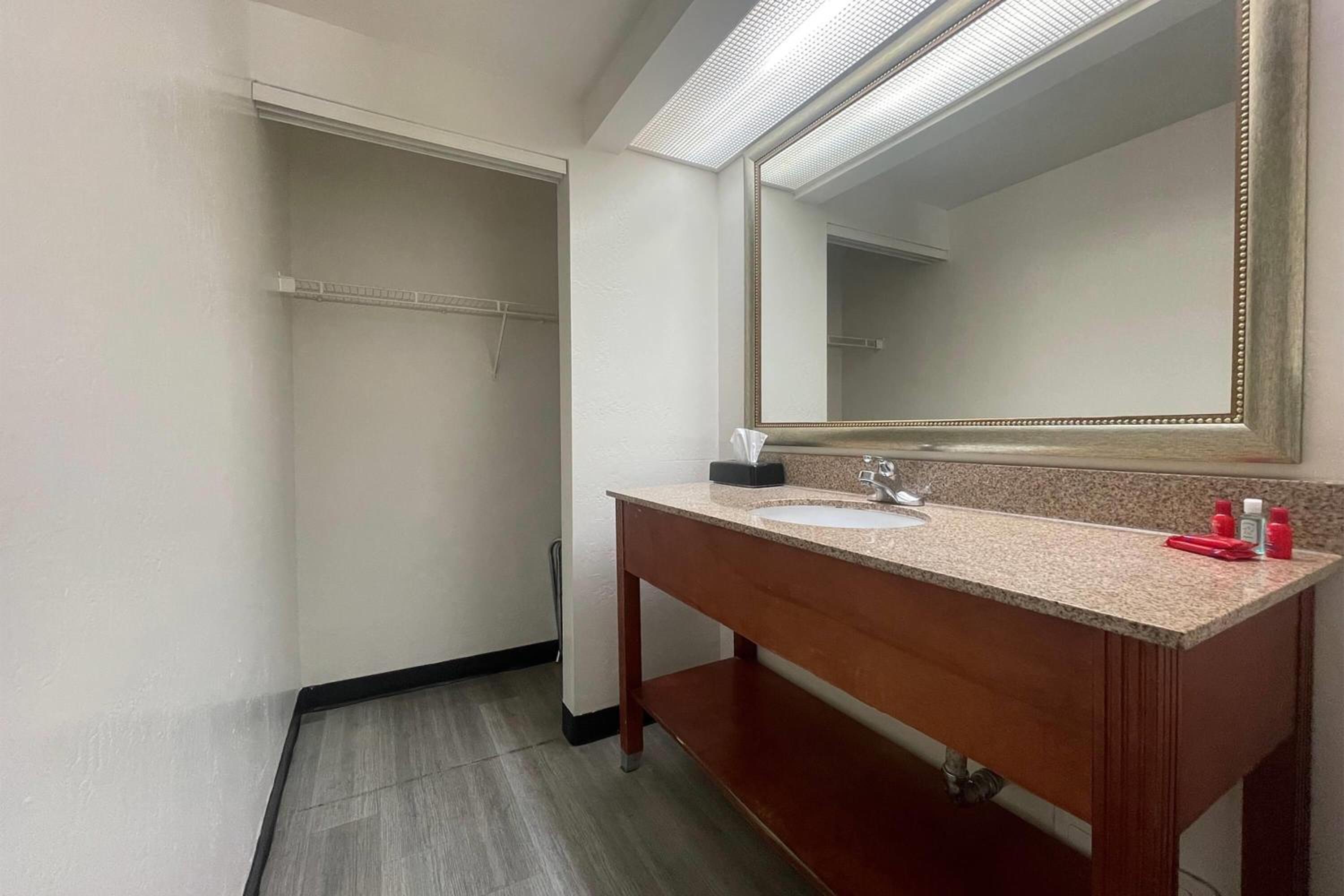 King Room - Non-Smoking