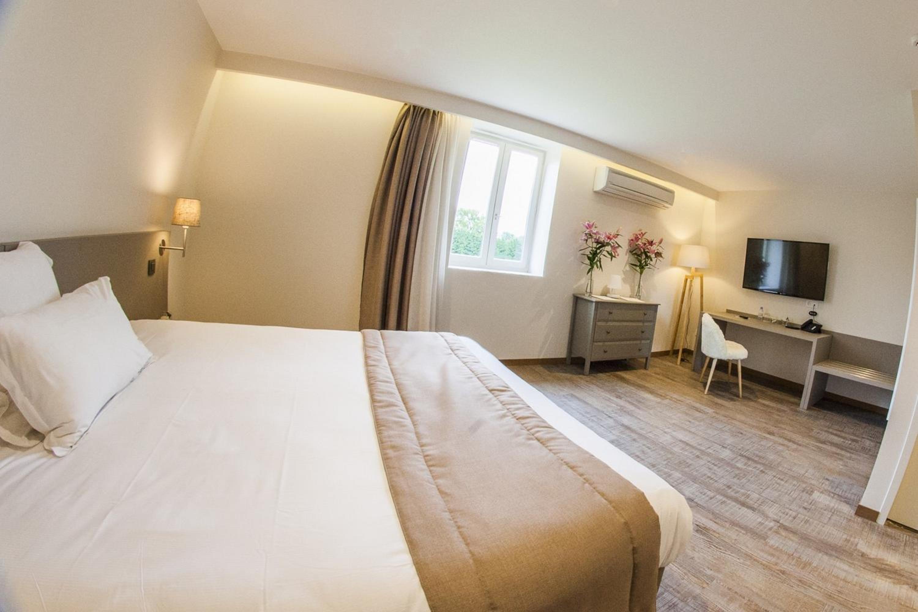 Junior Suite with Garden View - Photo 1