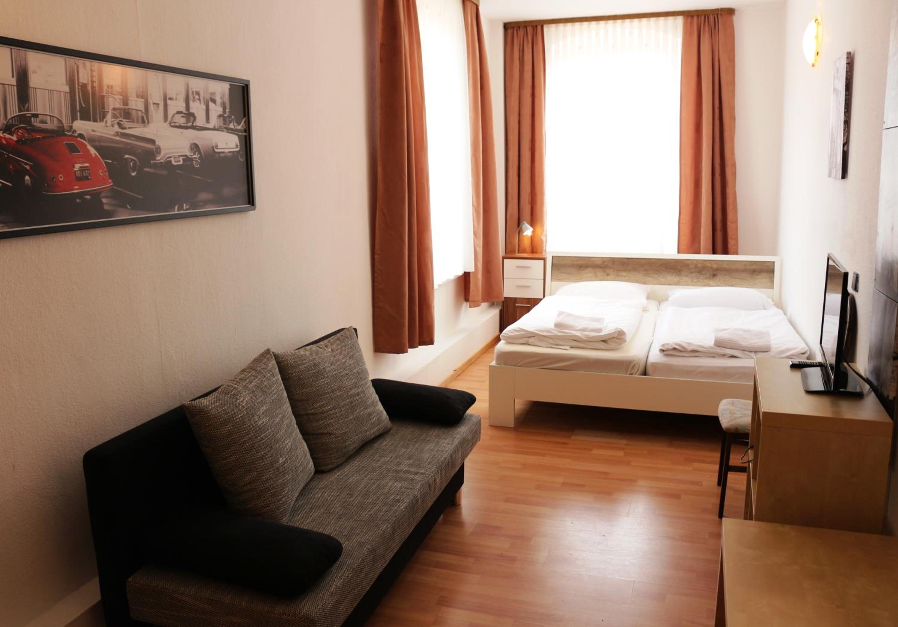 Double Room with Private Bathroom - Photo 1