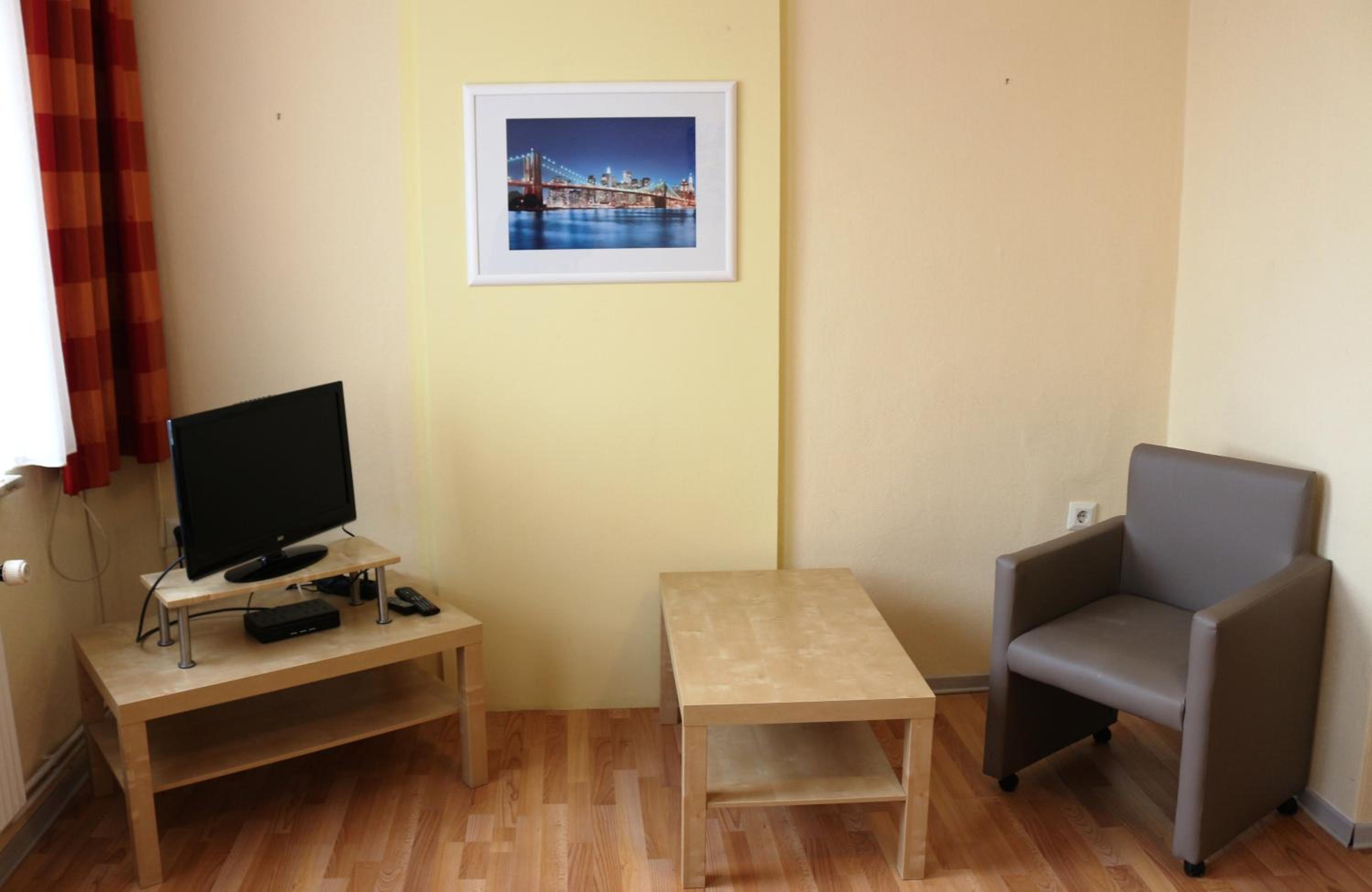 Double Room with Private Bathroom - Photo 3
