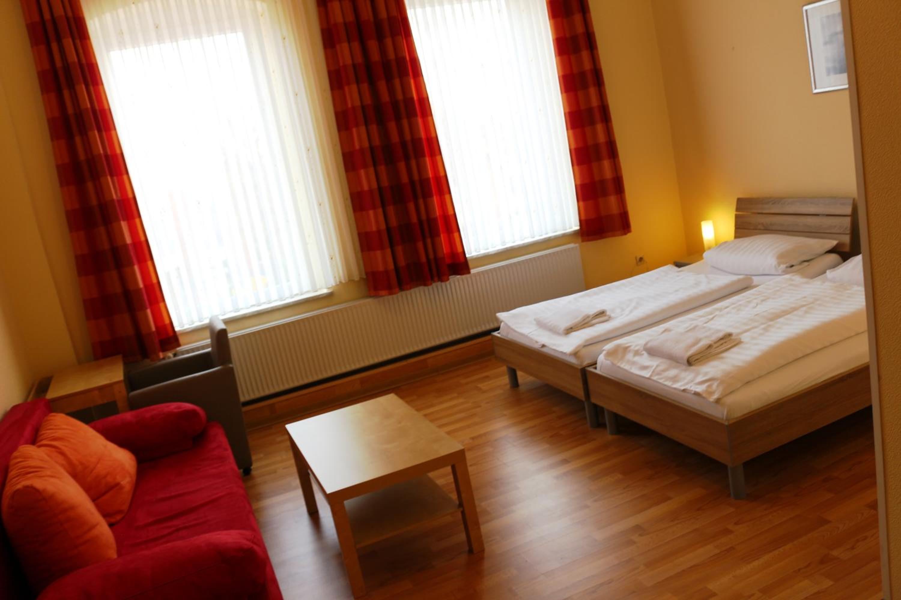 Double Room with Private Bathroom - Photo 8