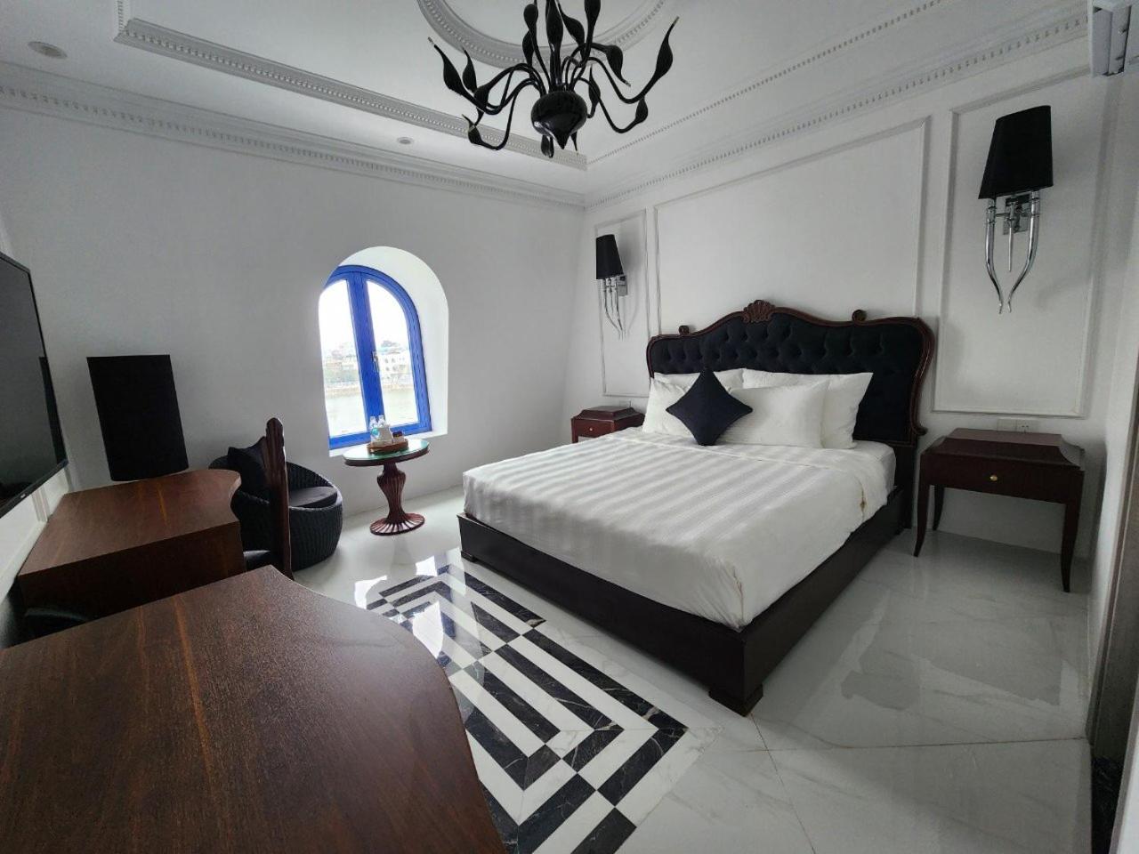 King Room with Pool View