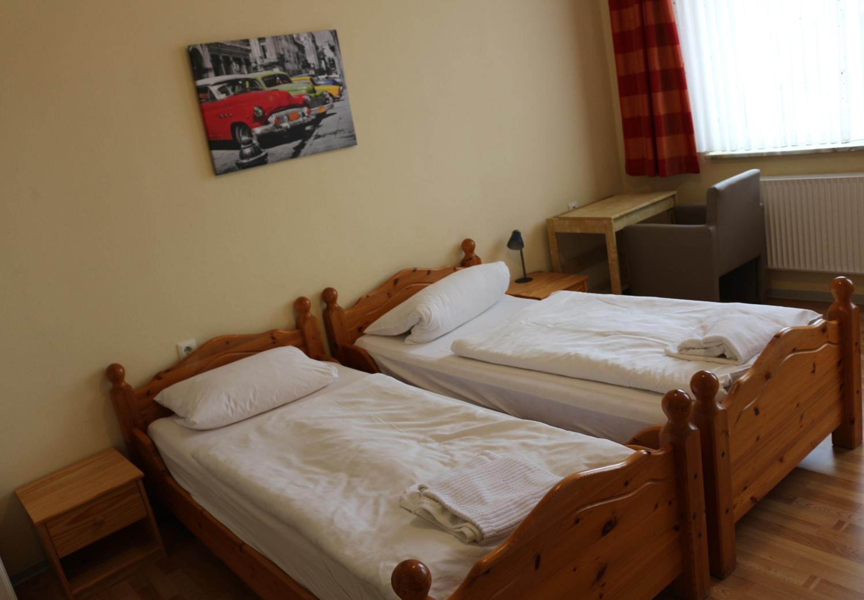 Double Room with Private Bathroom - Photo 4