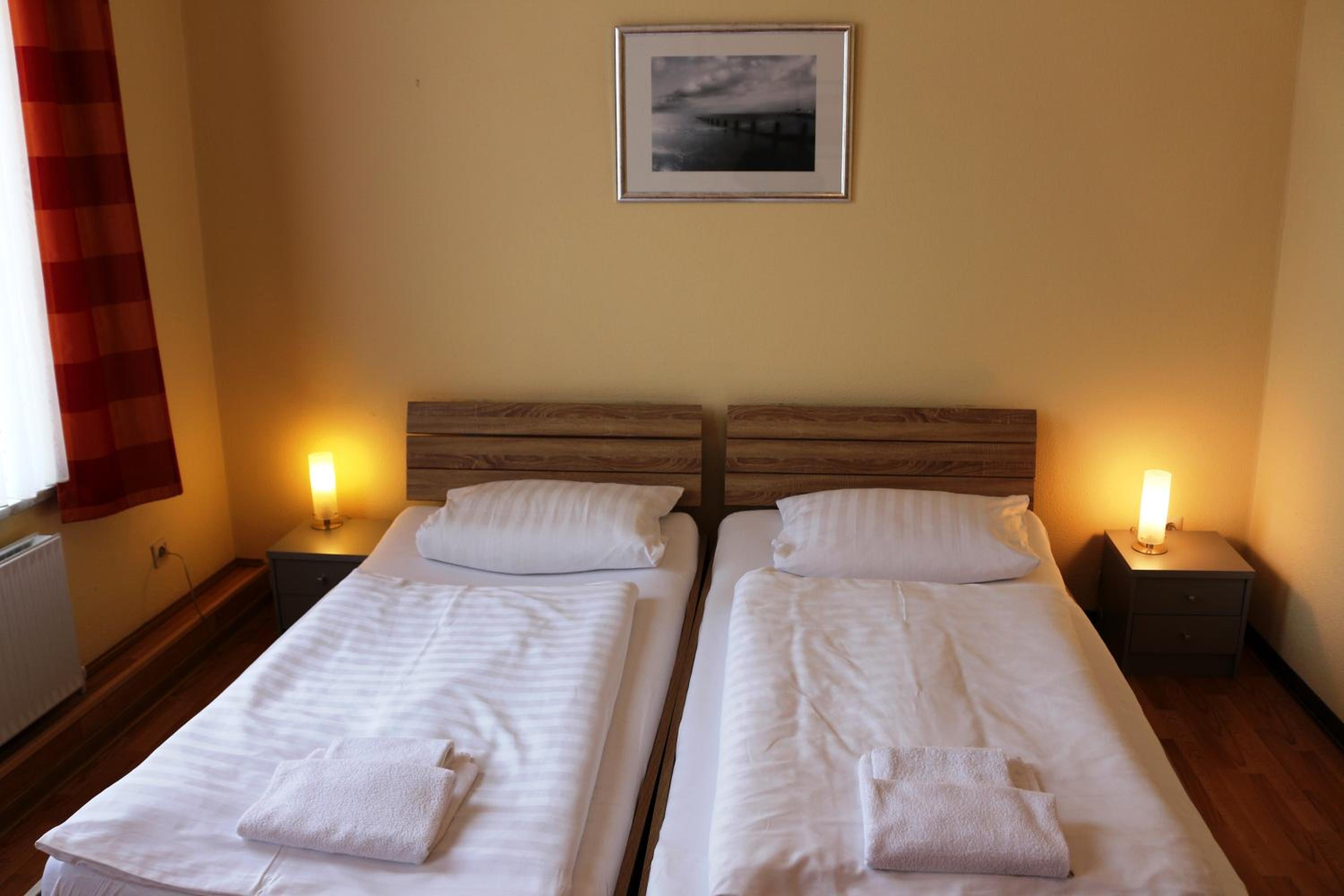 Double Room with Private Bathroom - Photo 7