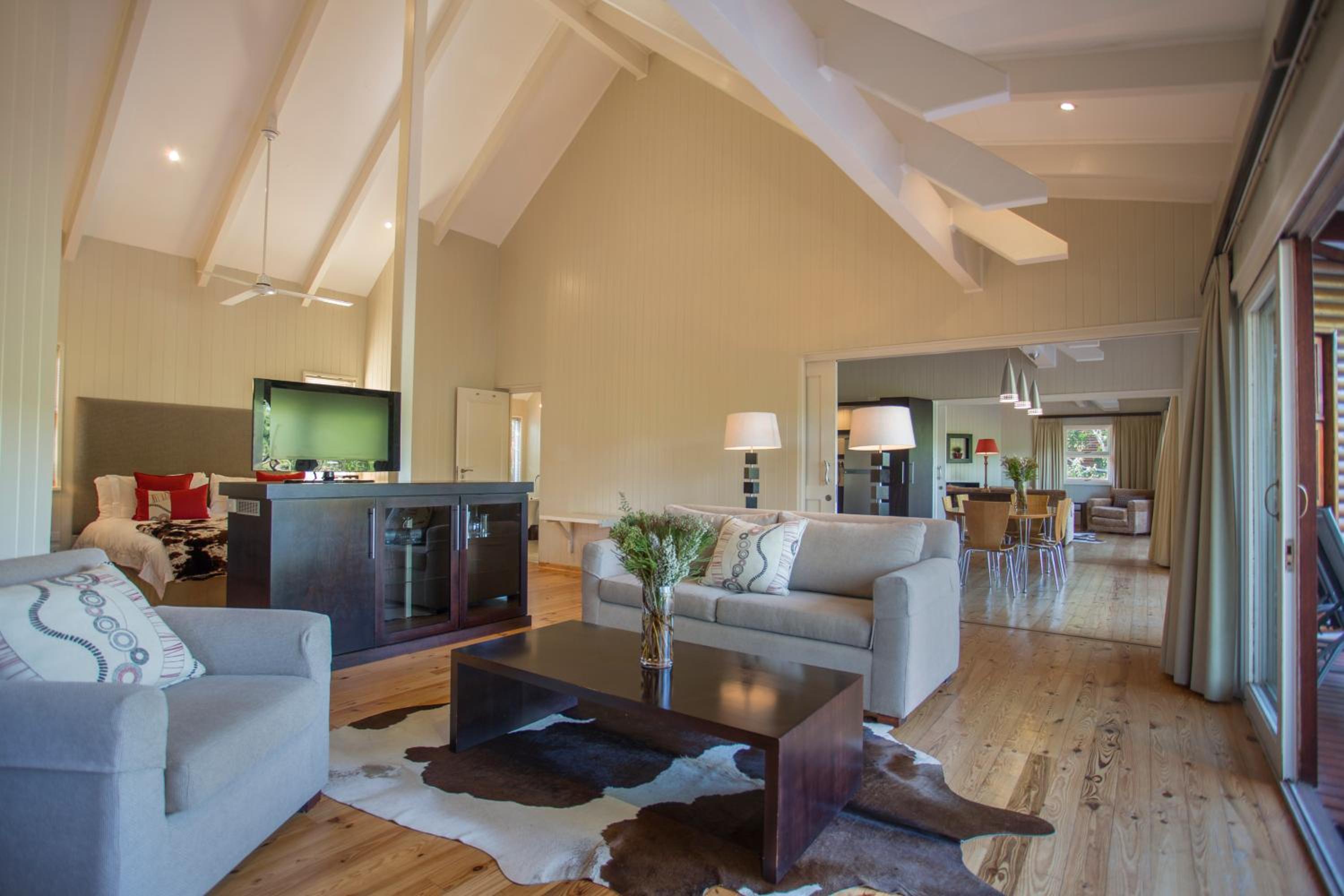 Luxury Two-Bedroom Chalet with Private Pool - Photo 2