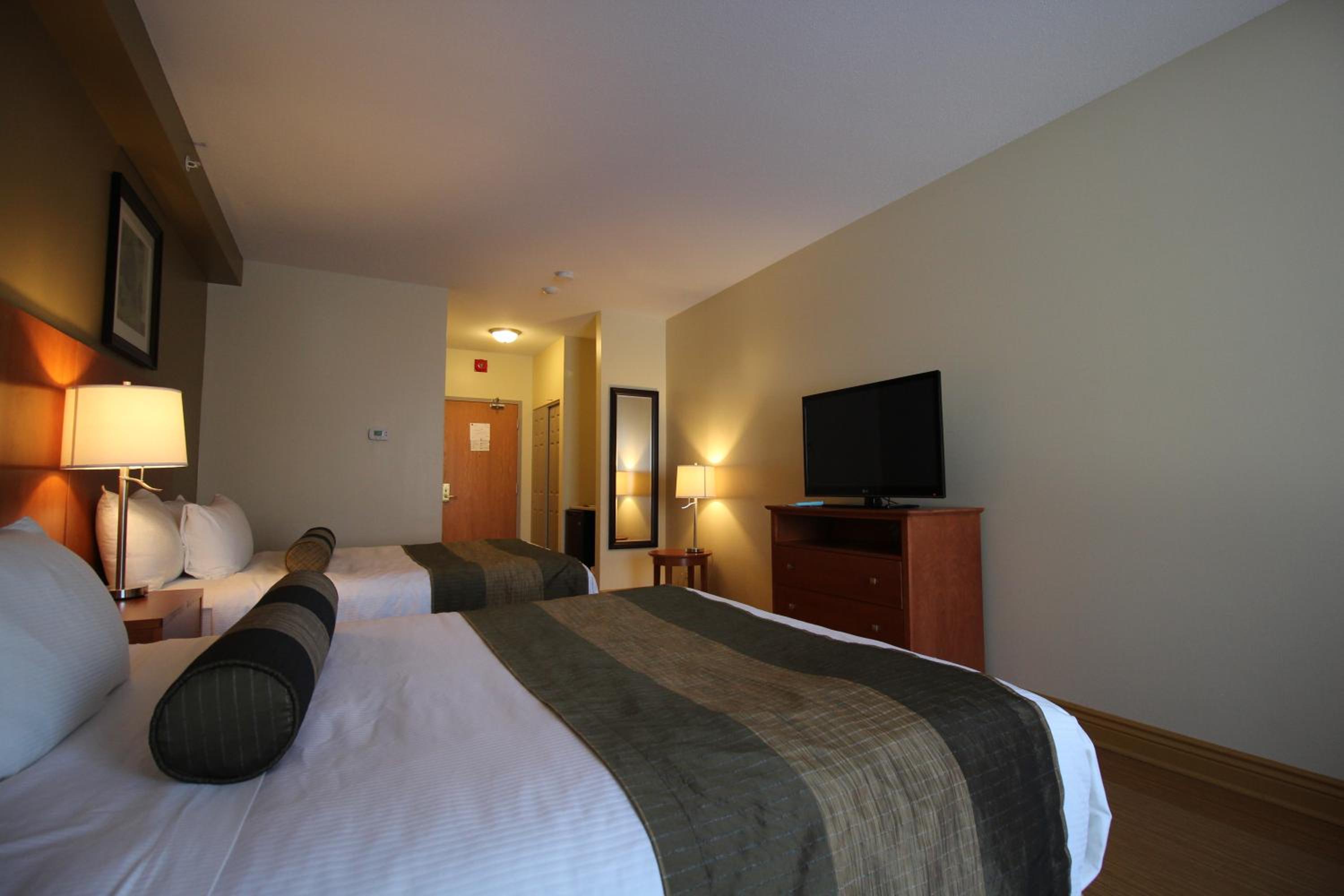 Queen Room with Two Queen Beds photo 2